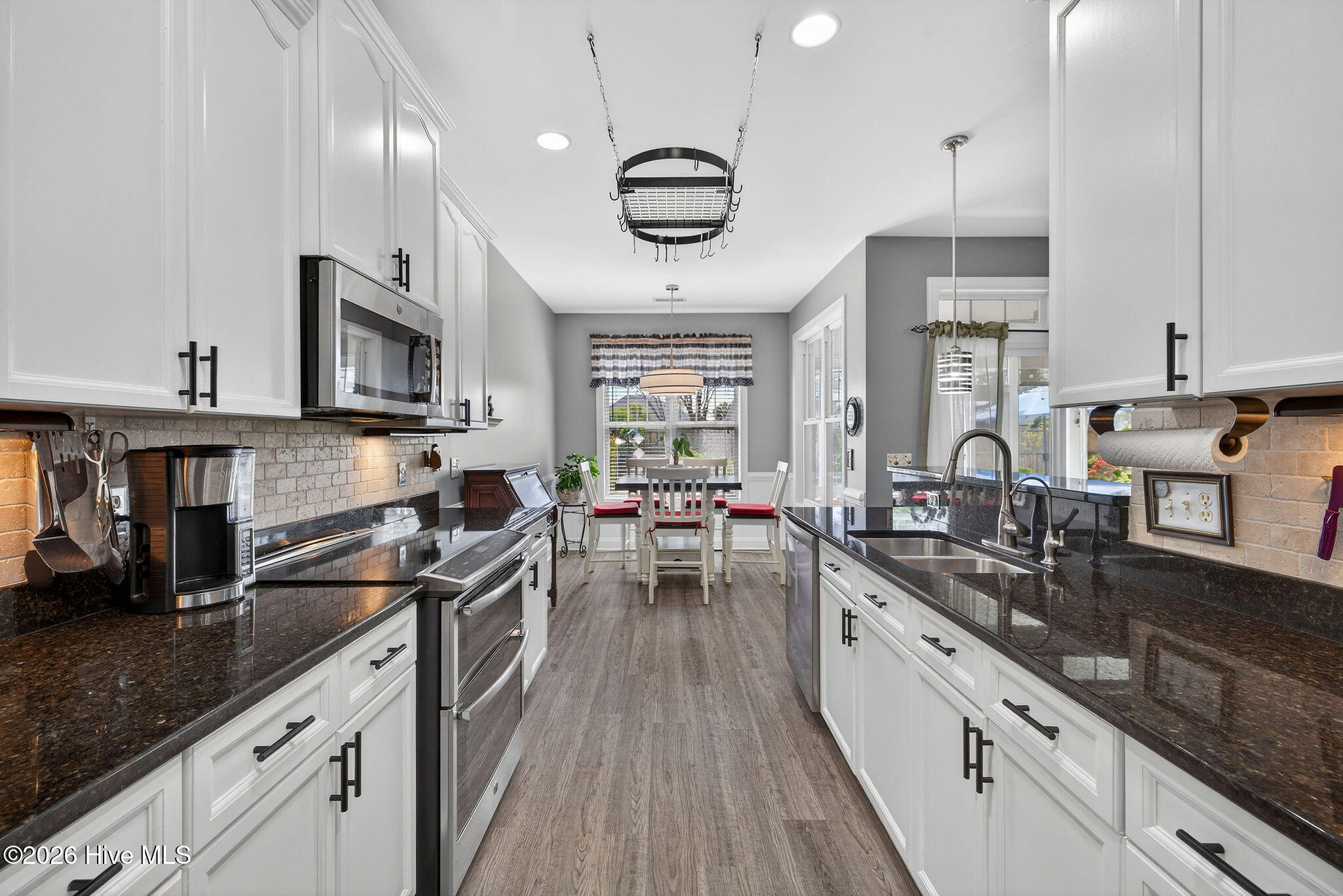 100565729 | Photo 13