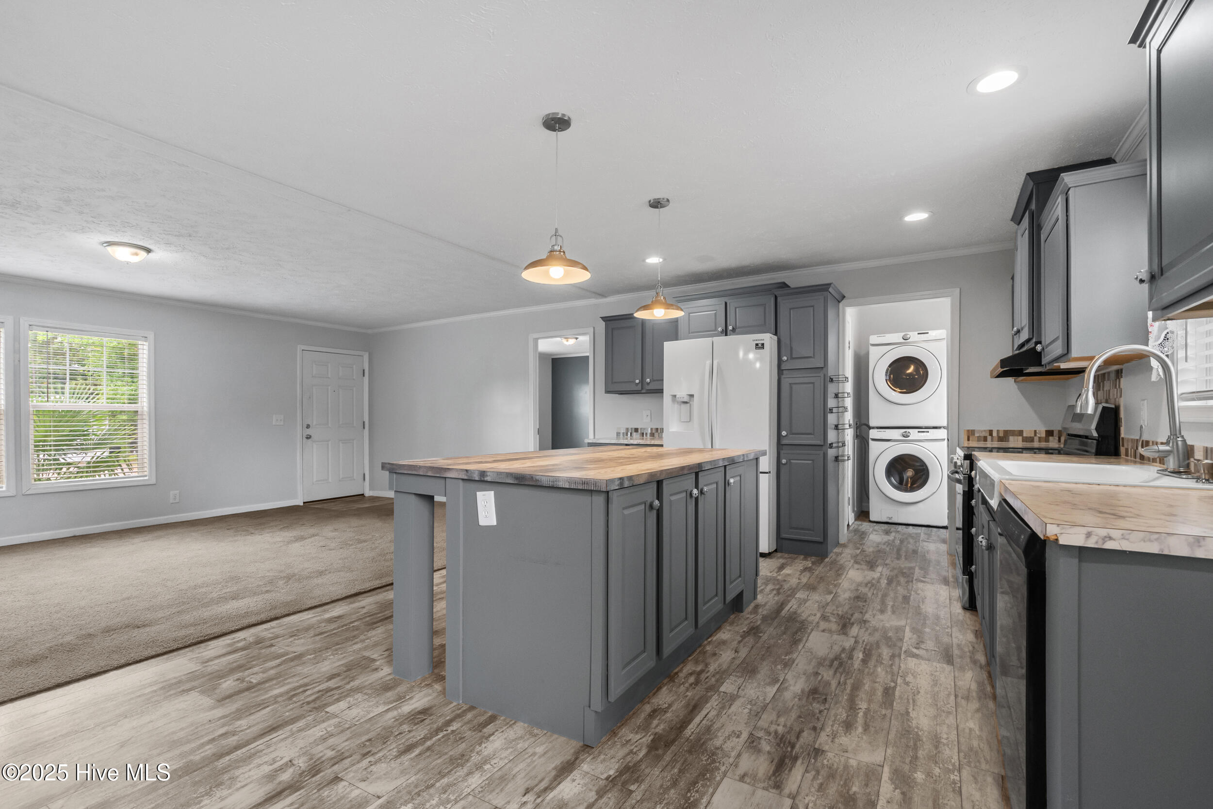 100510798 | Photo 11