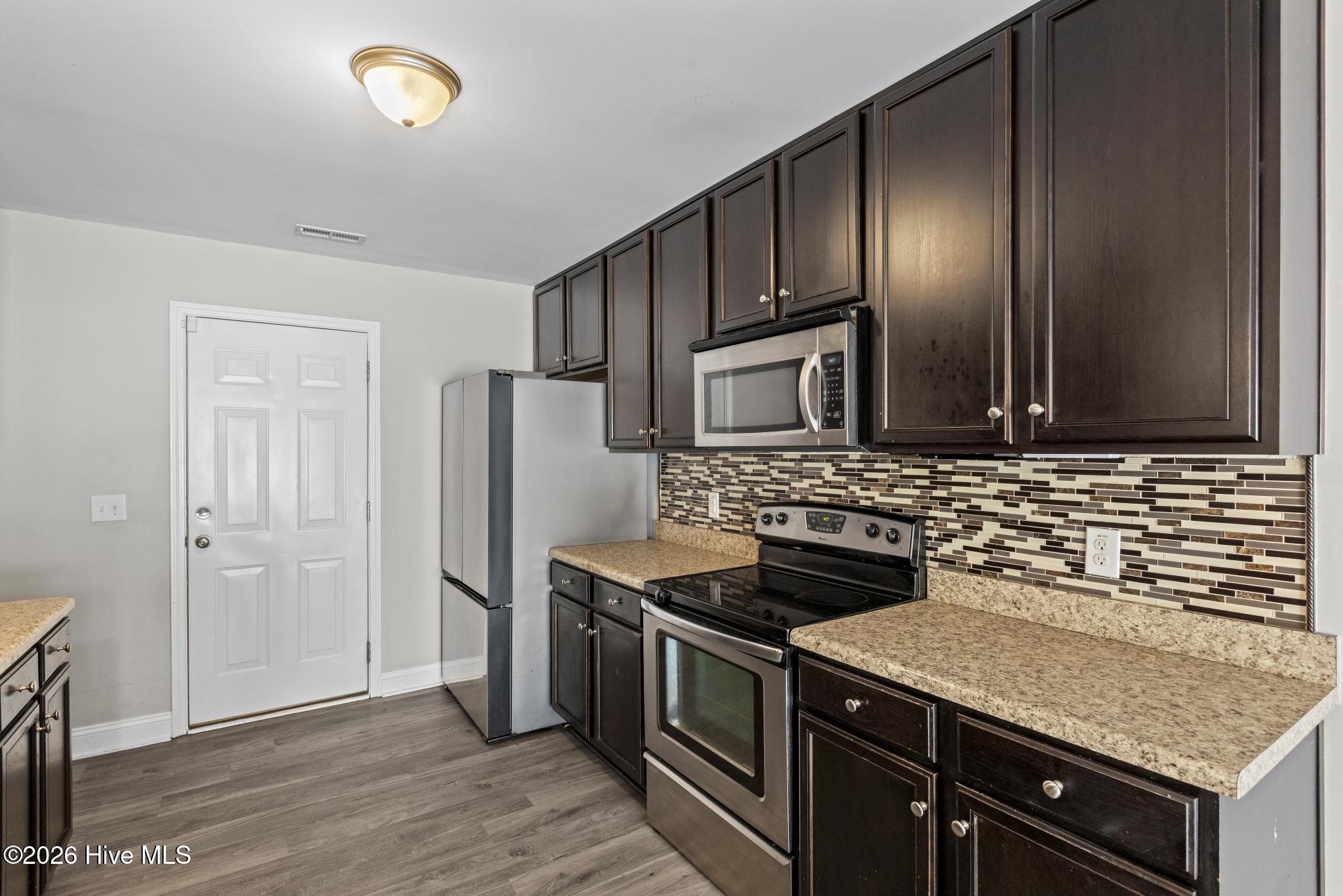 100565553 | Photo 12