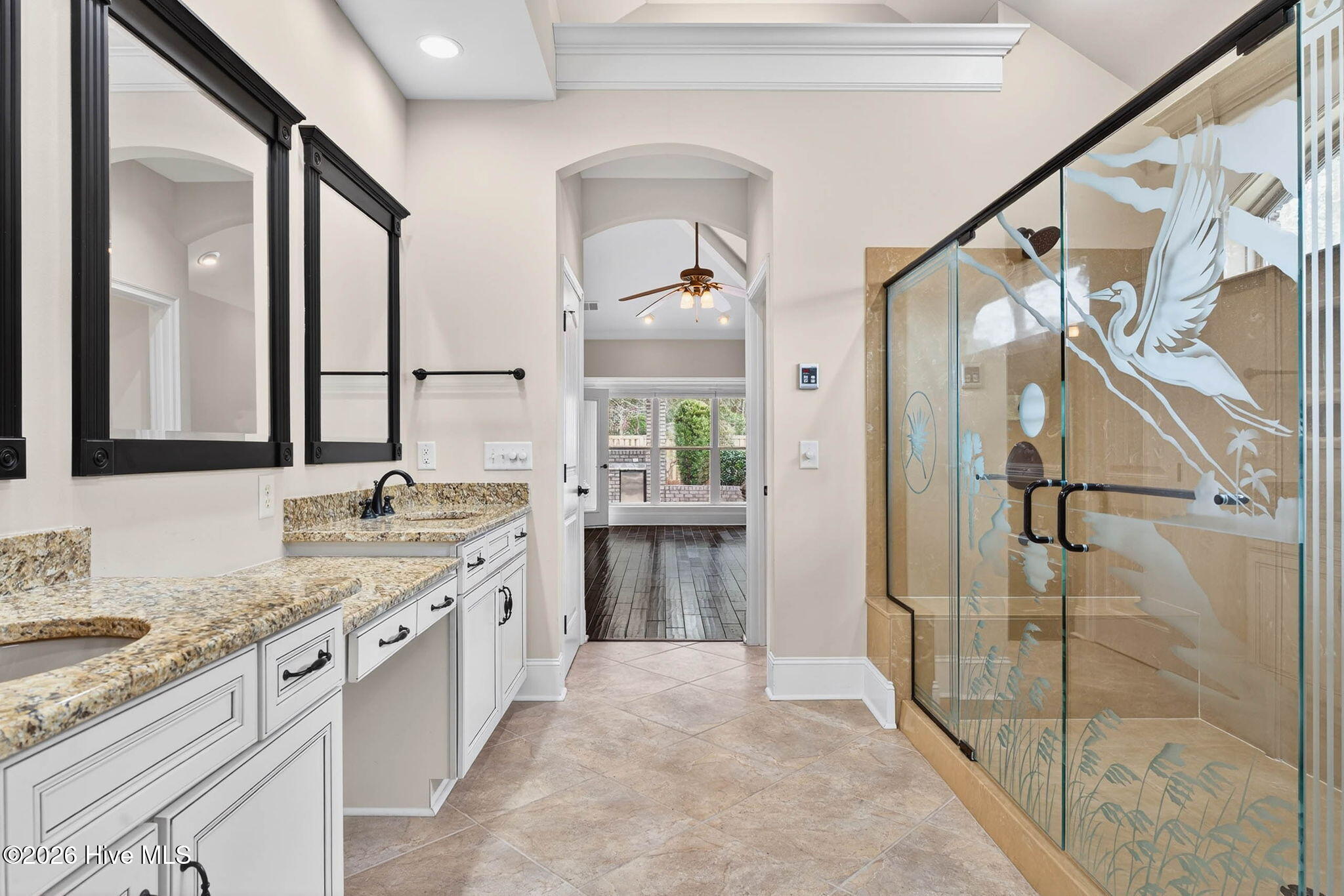 100560240 | Photo 25