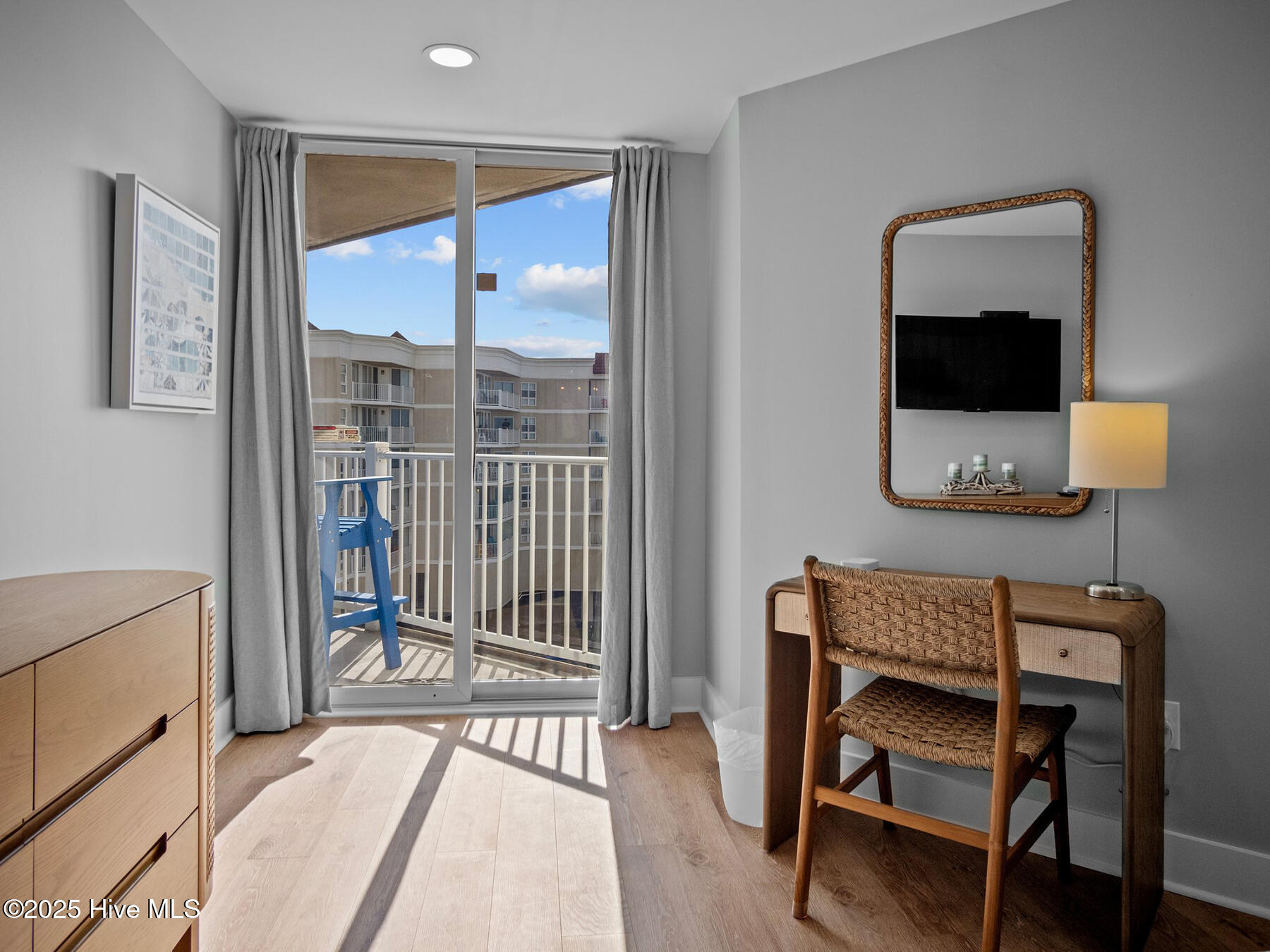 100518726 | Photo 19