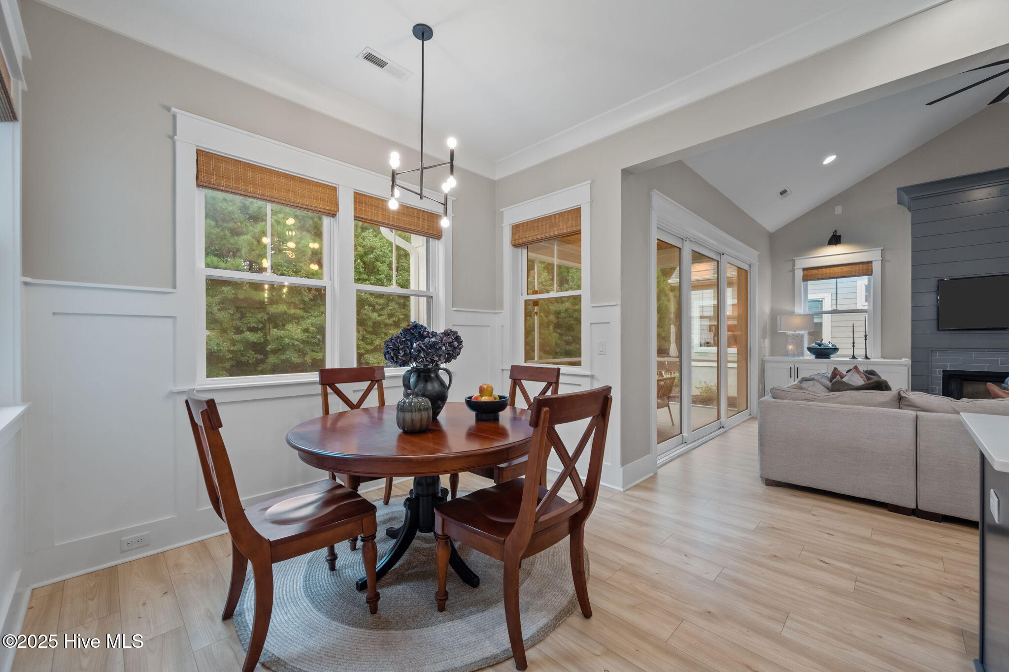 100535671 | Photo 15