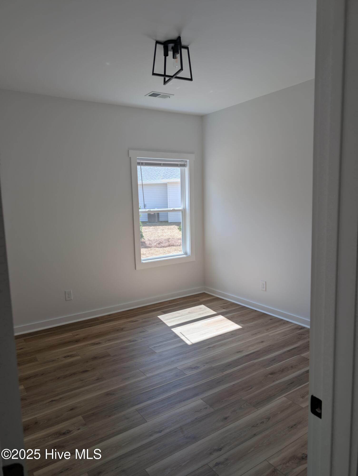 100519654 | Photo 10