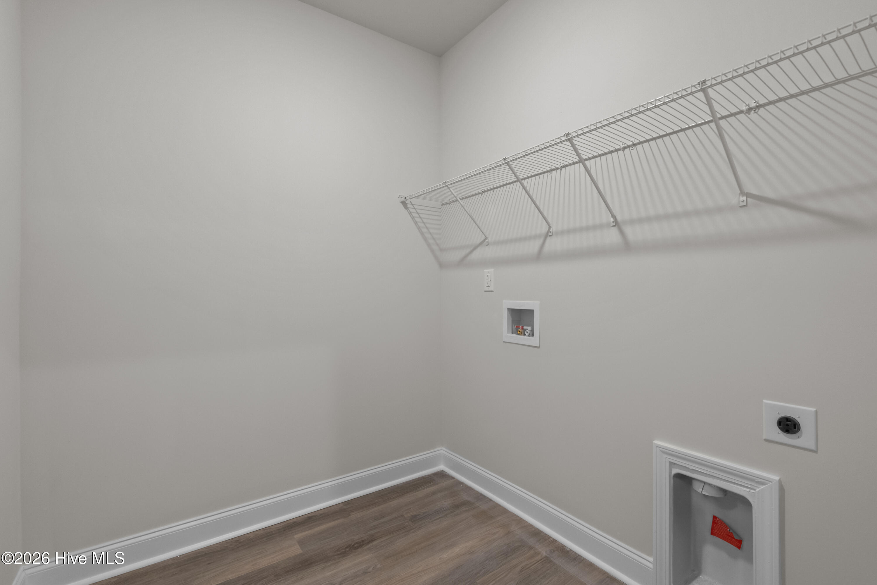 100554744 | Photo 38