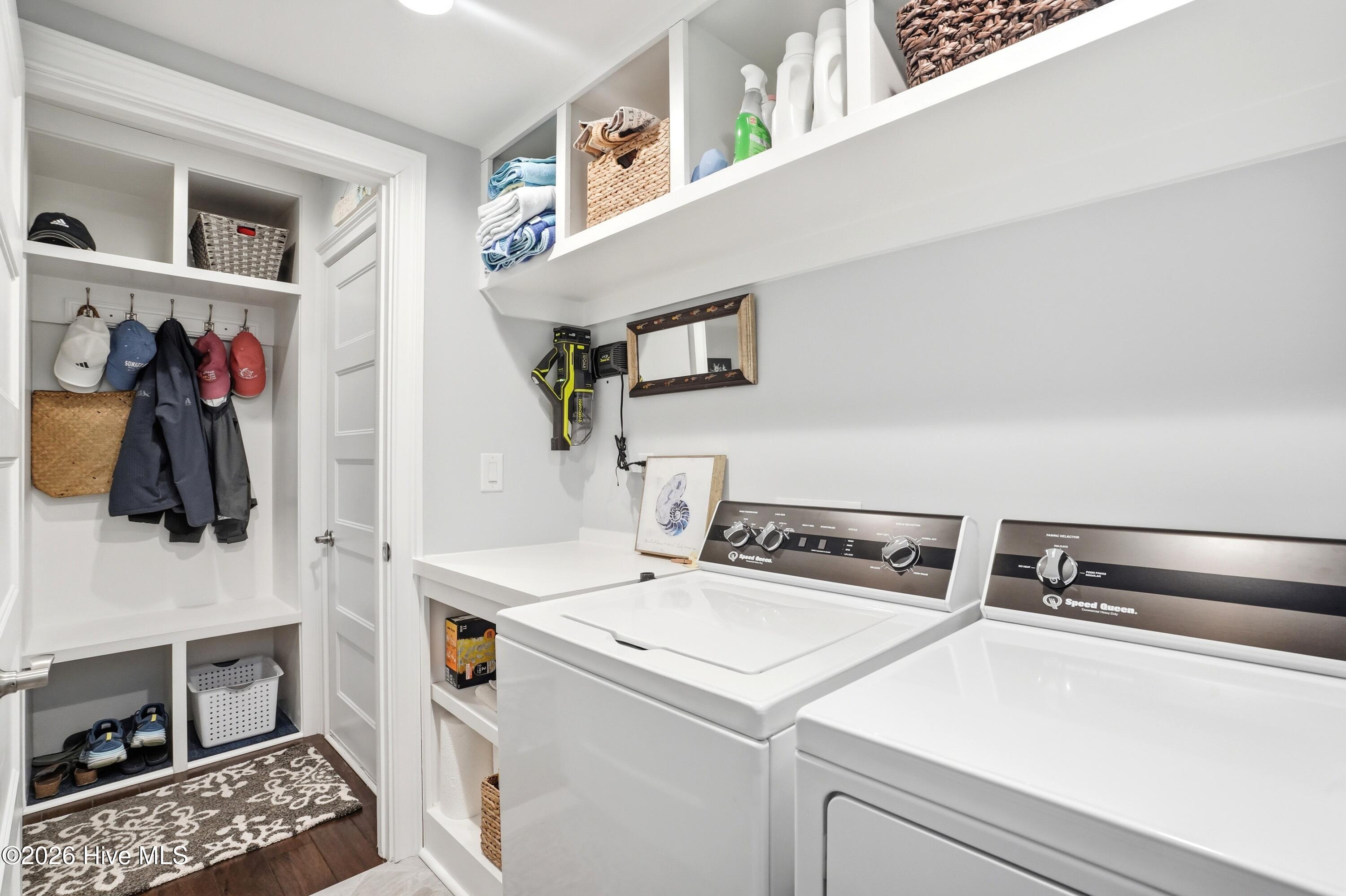 100561923 | Photo 33