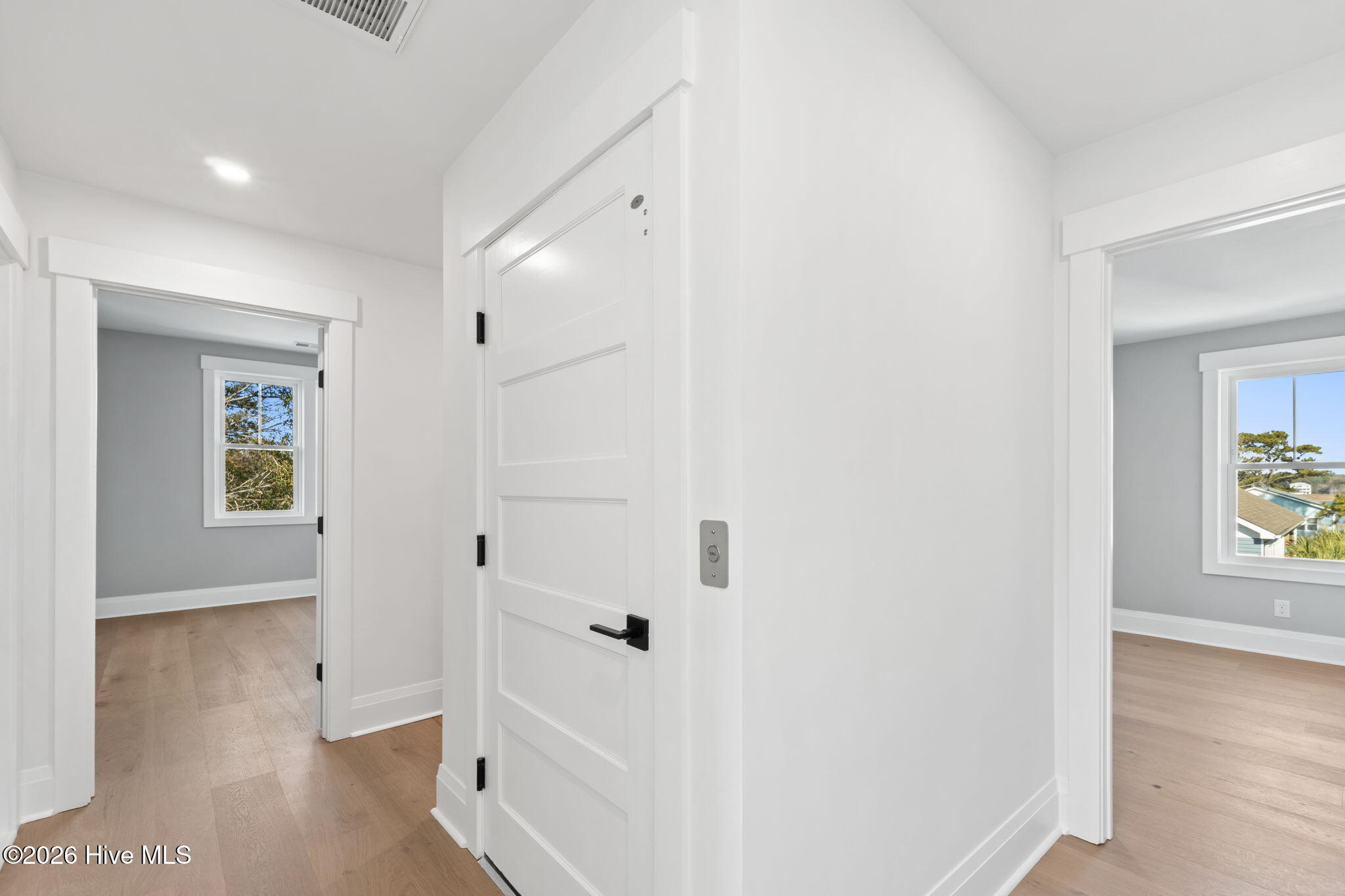 100548911 | Photo 28