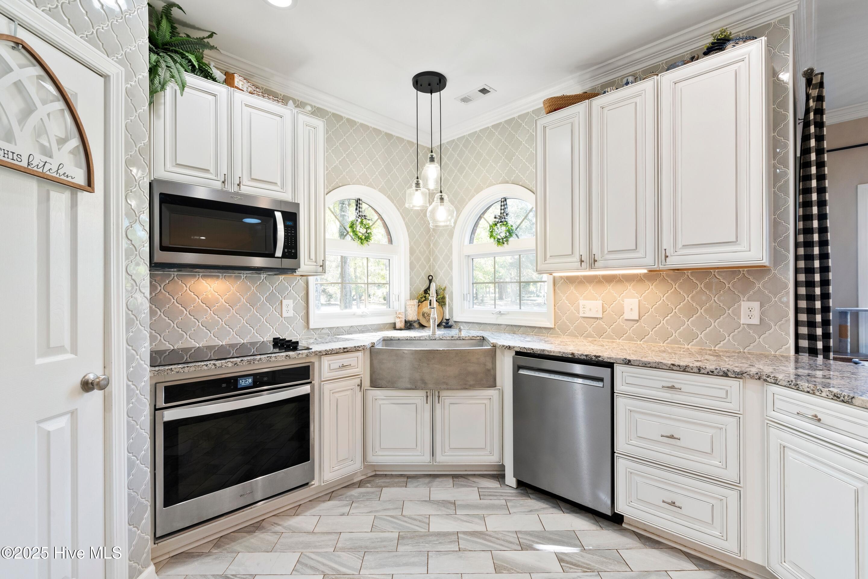 100538310 | Photo 26