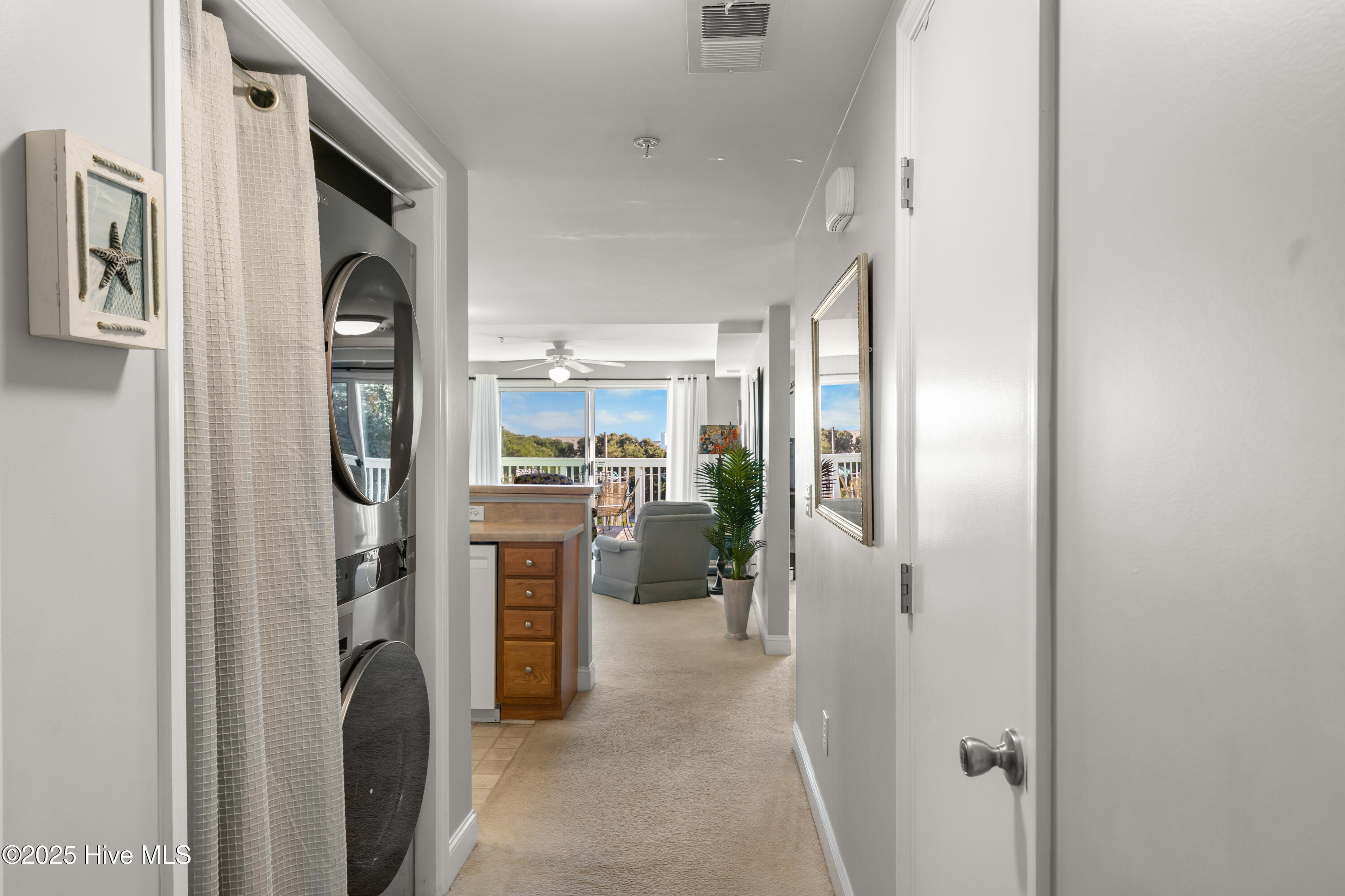 100562977 | Photo 15