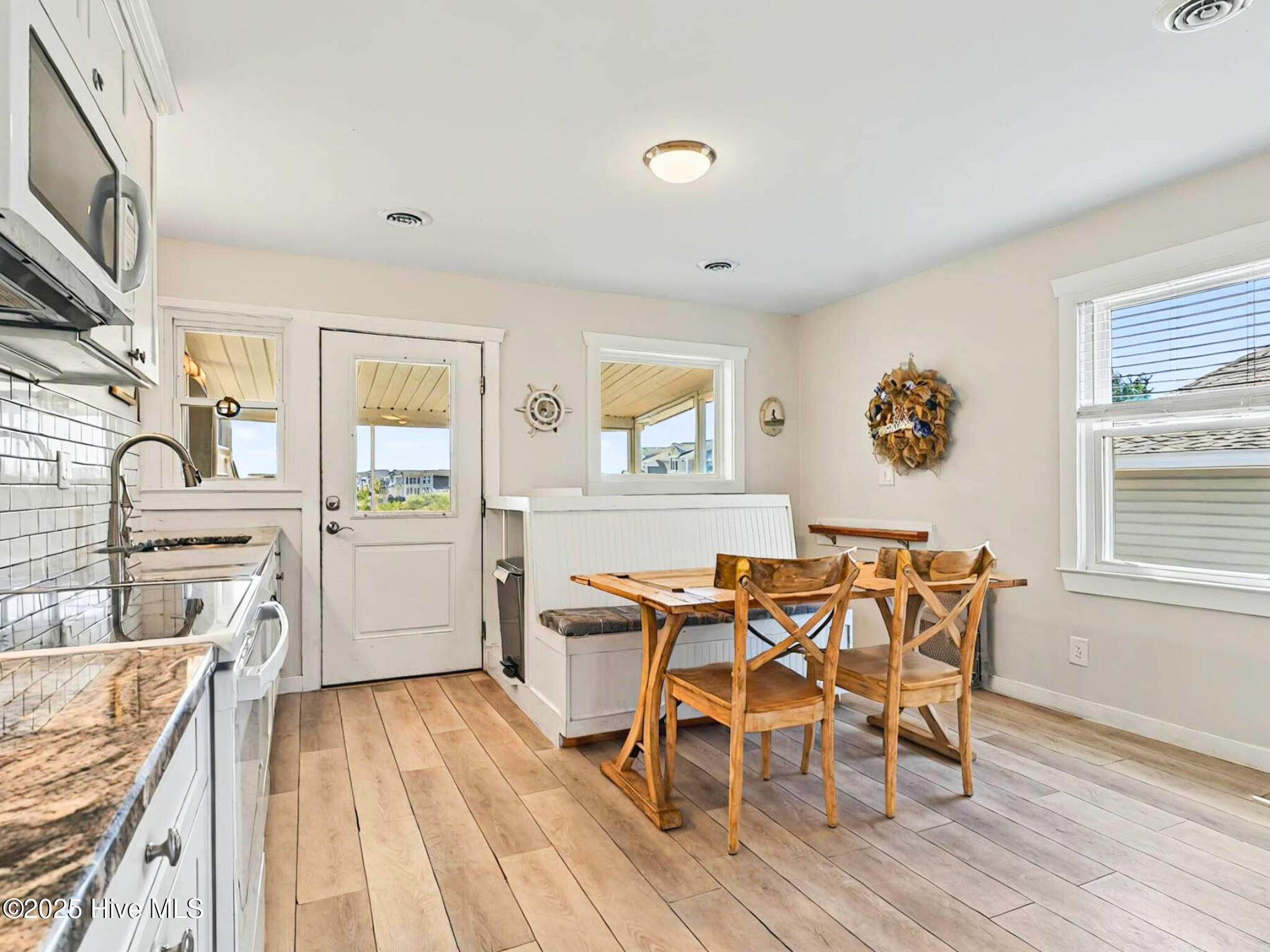 100504393 | Photo 18