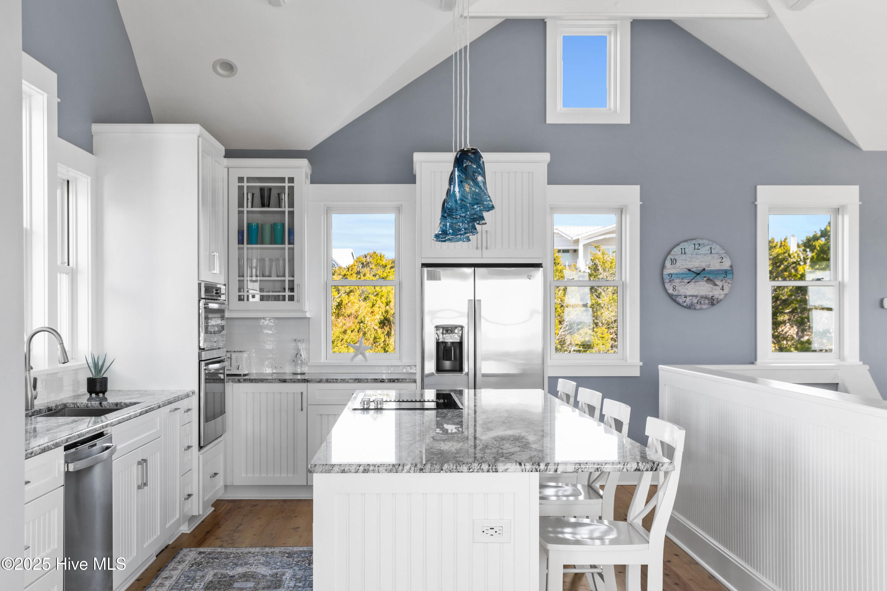 100494398 | Photo 25