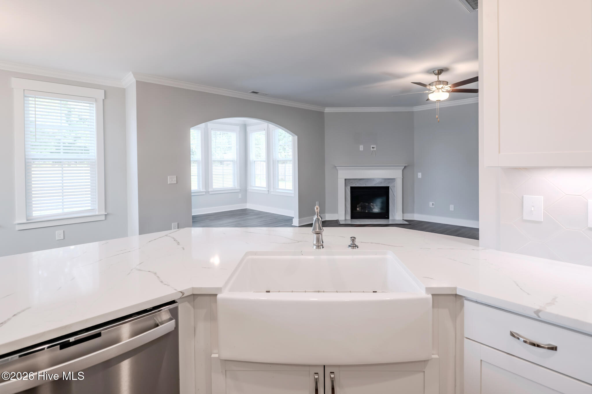 100567790 | Photo 28