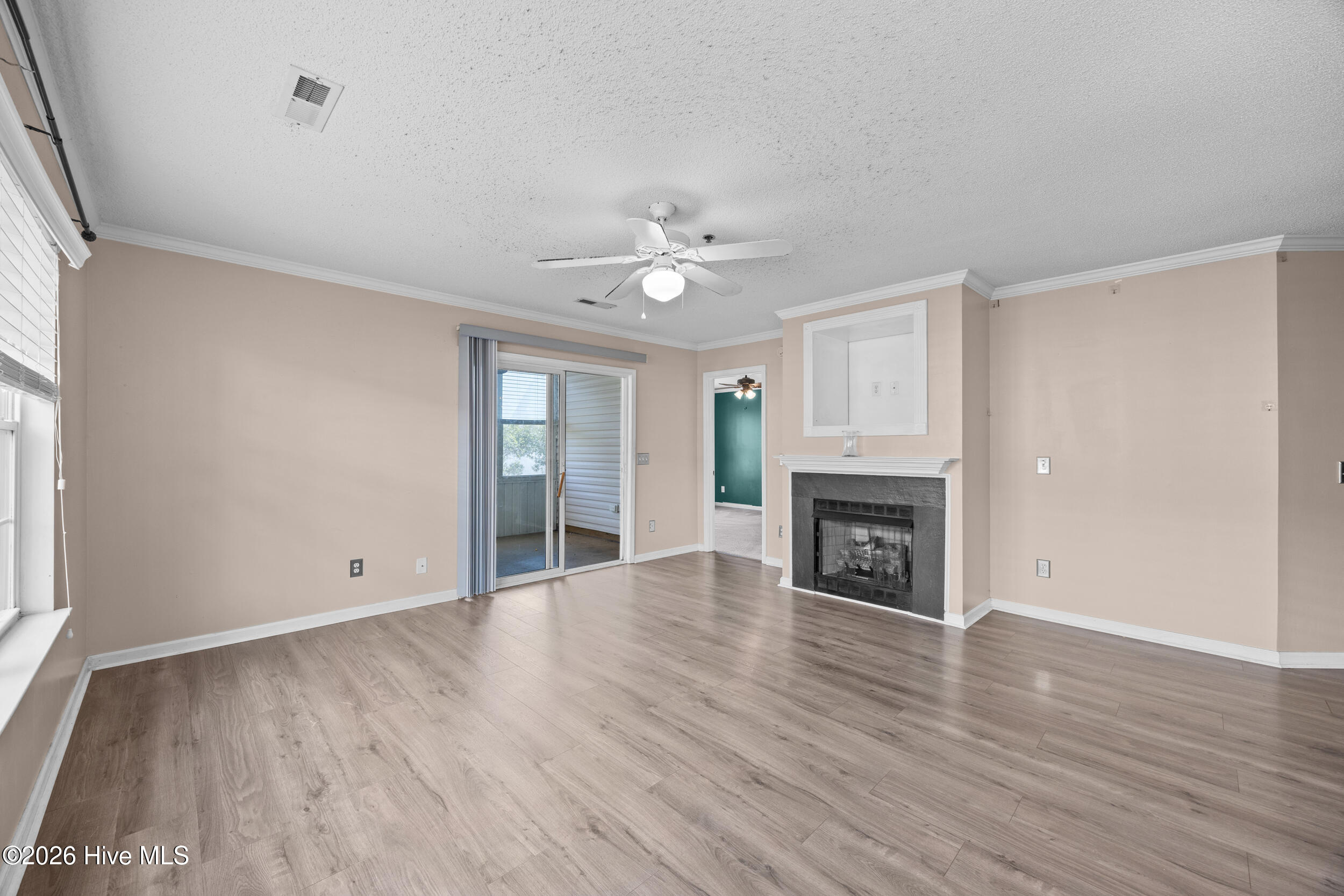 100564303 | Photo 18