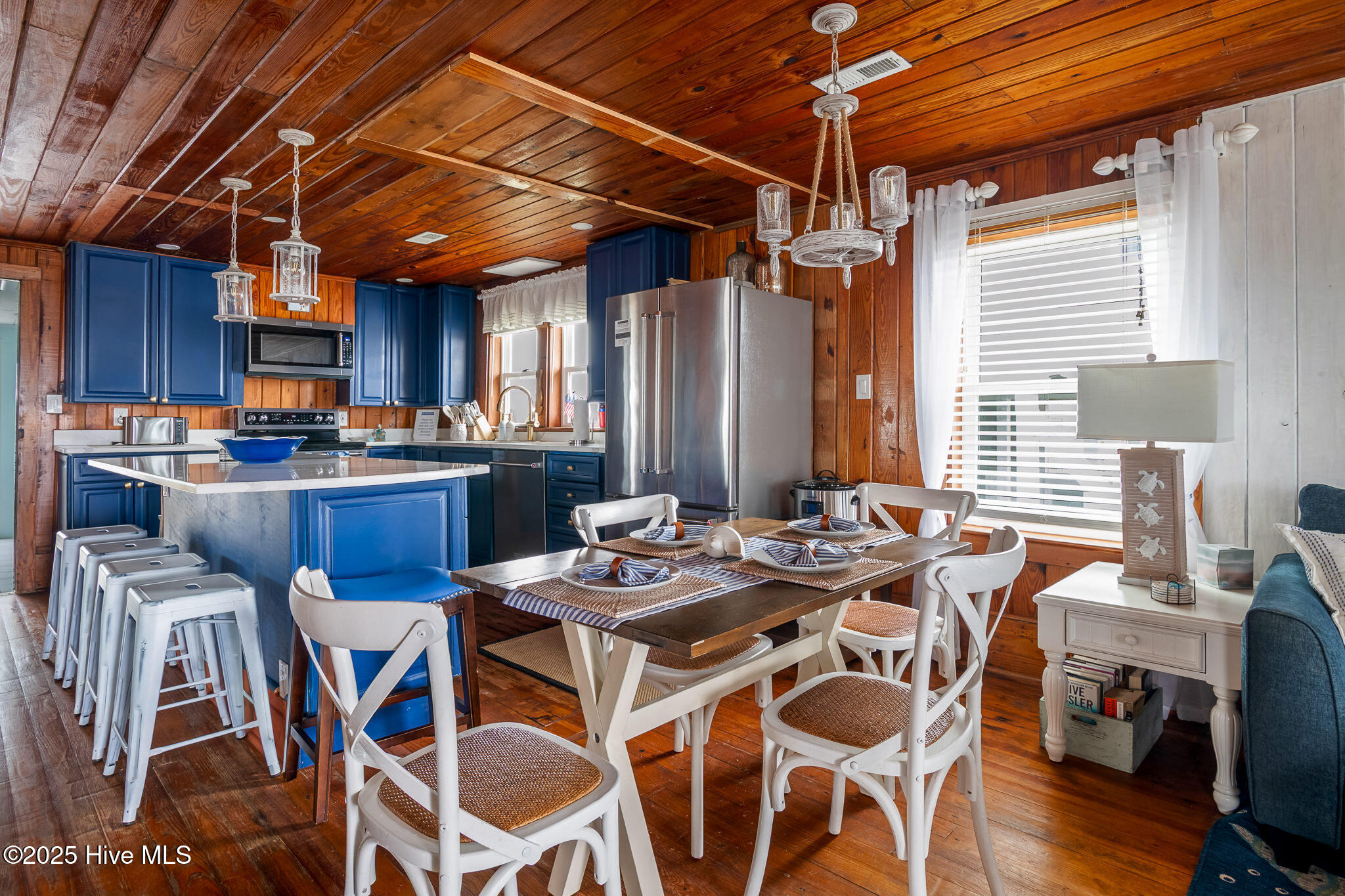 100521832 | Photo 17