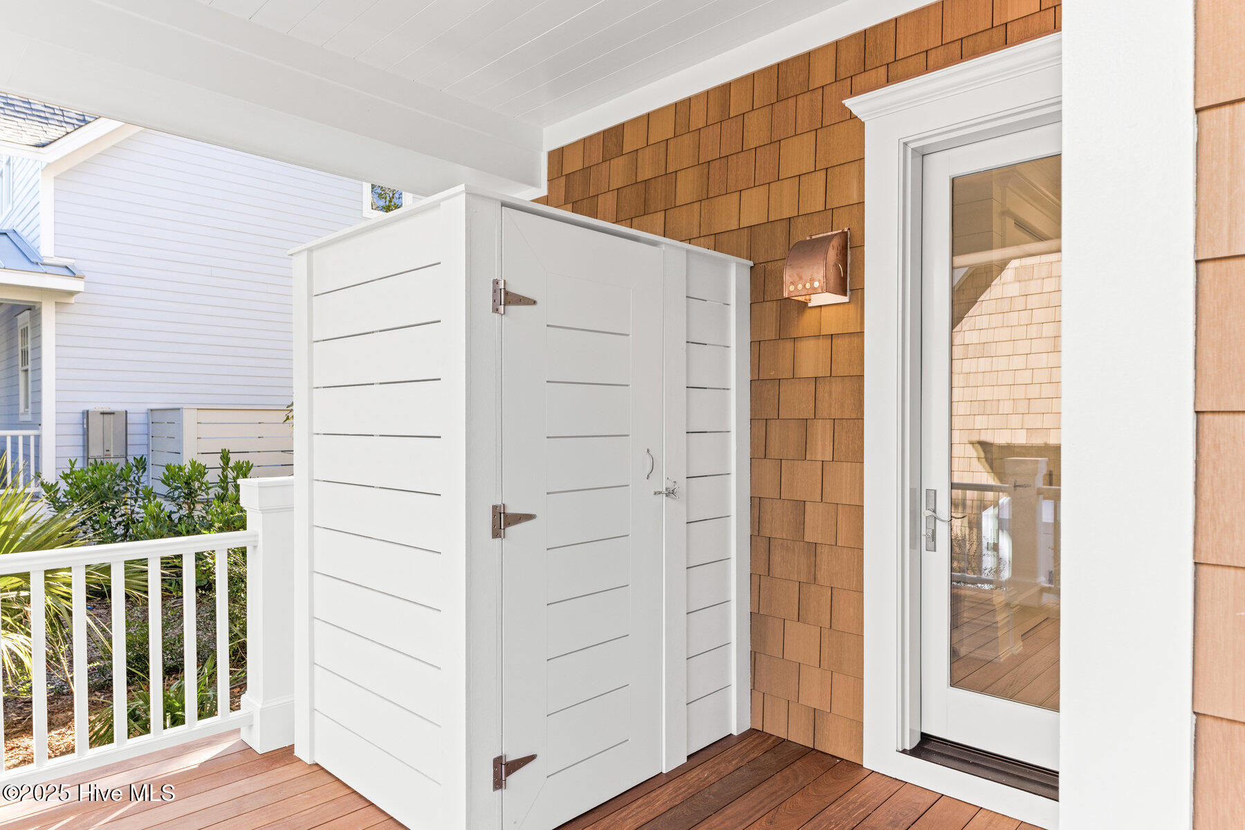 100401243 | Photo 75