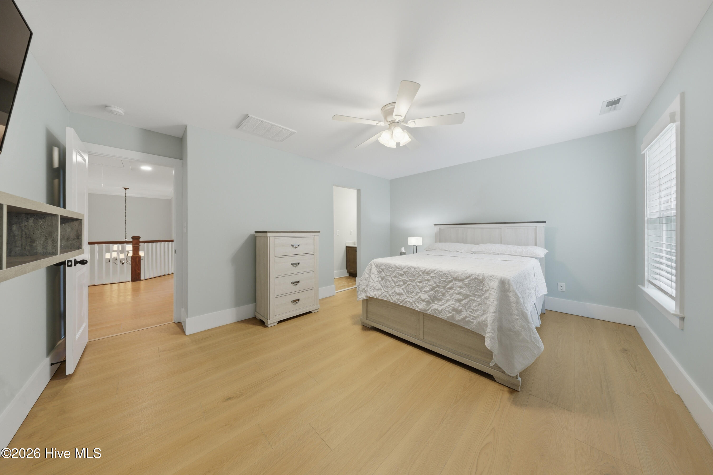 100569472 | Photo 46