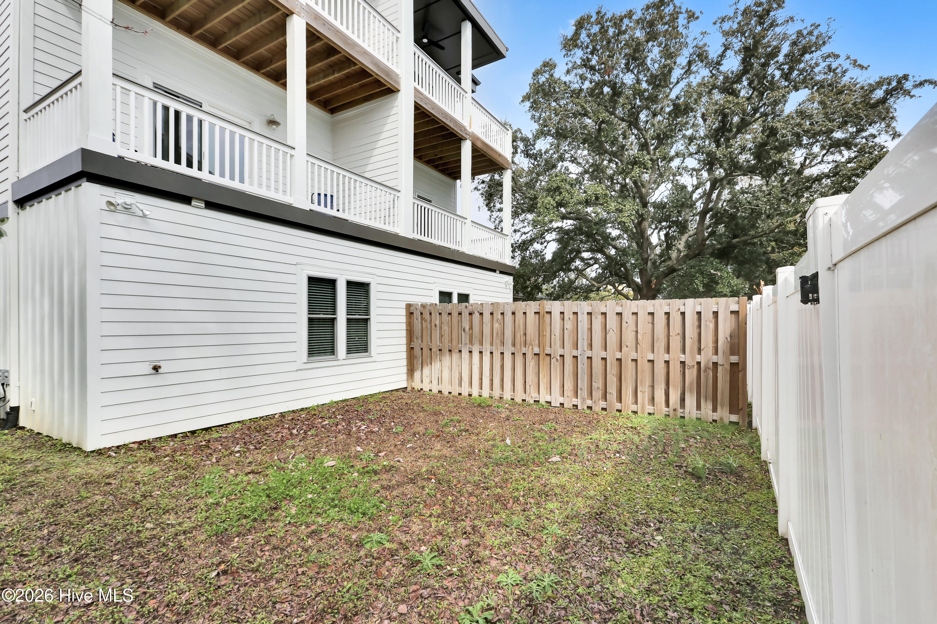 100557006 | Photo 36