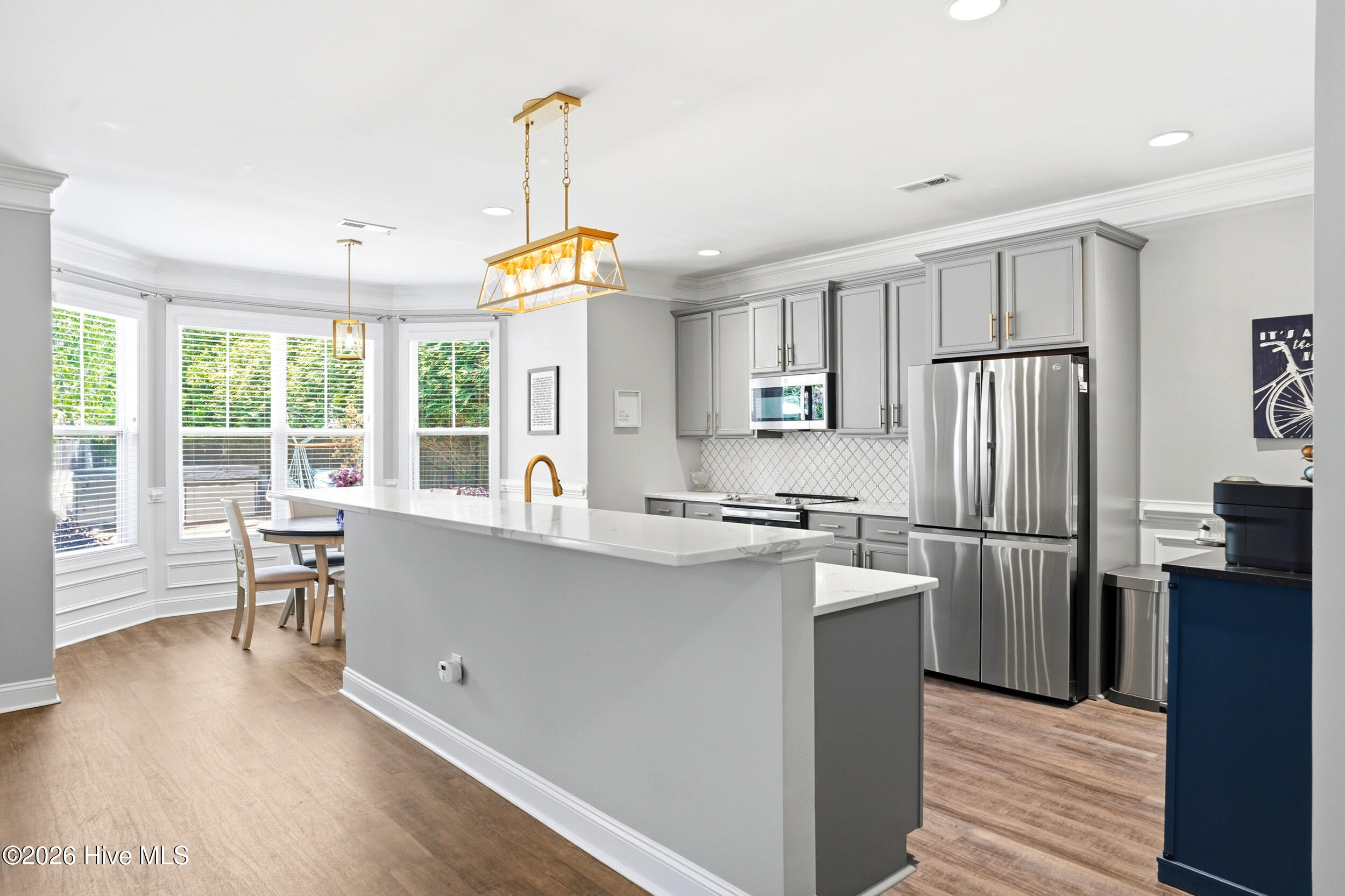 100570216 | Photo 11