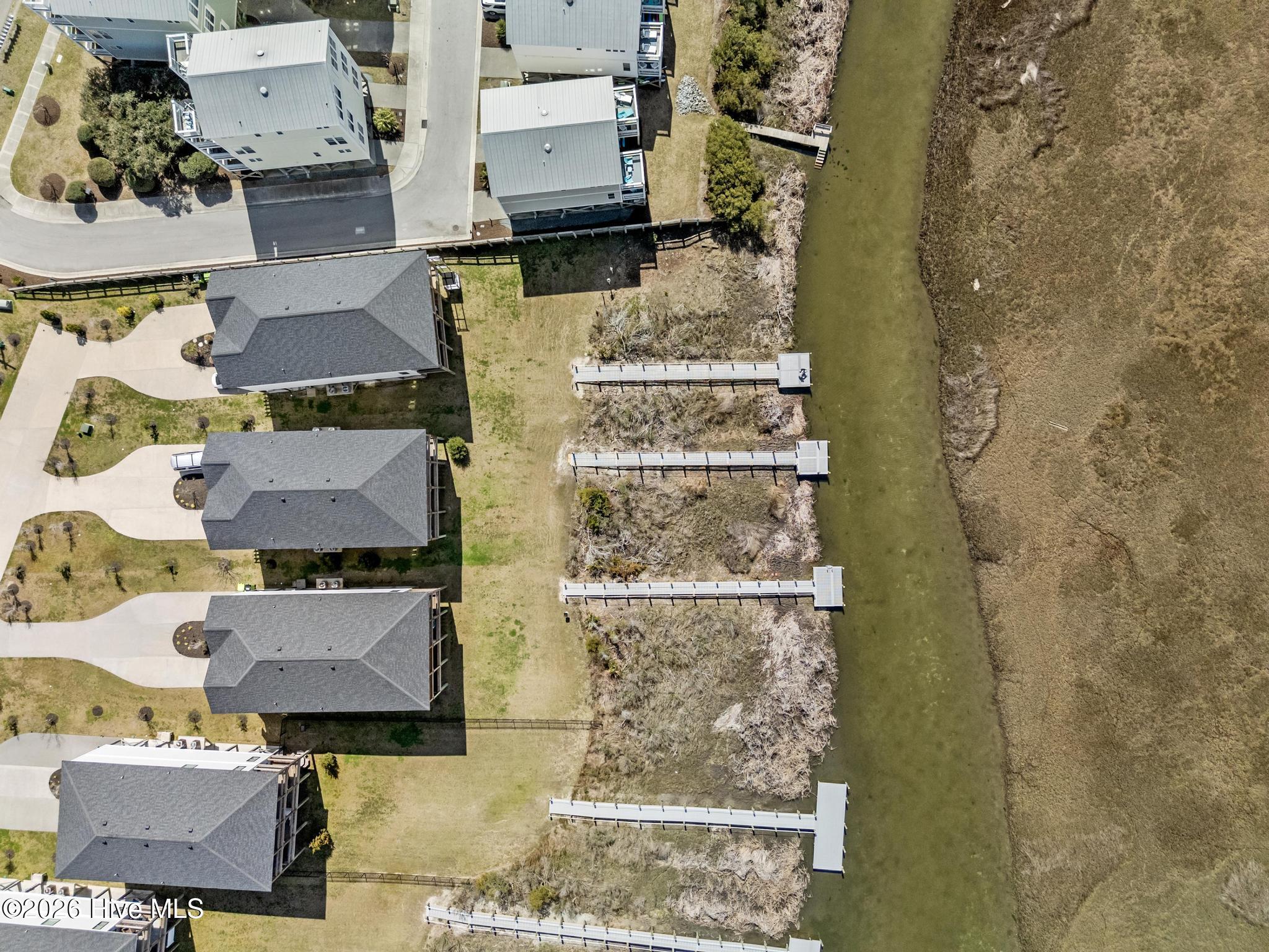 100562400 | Photo 40