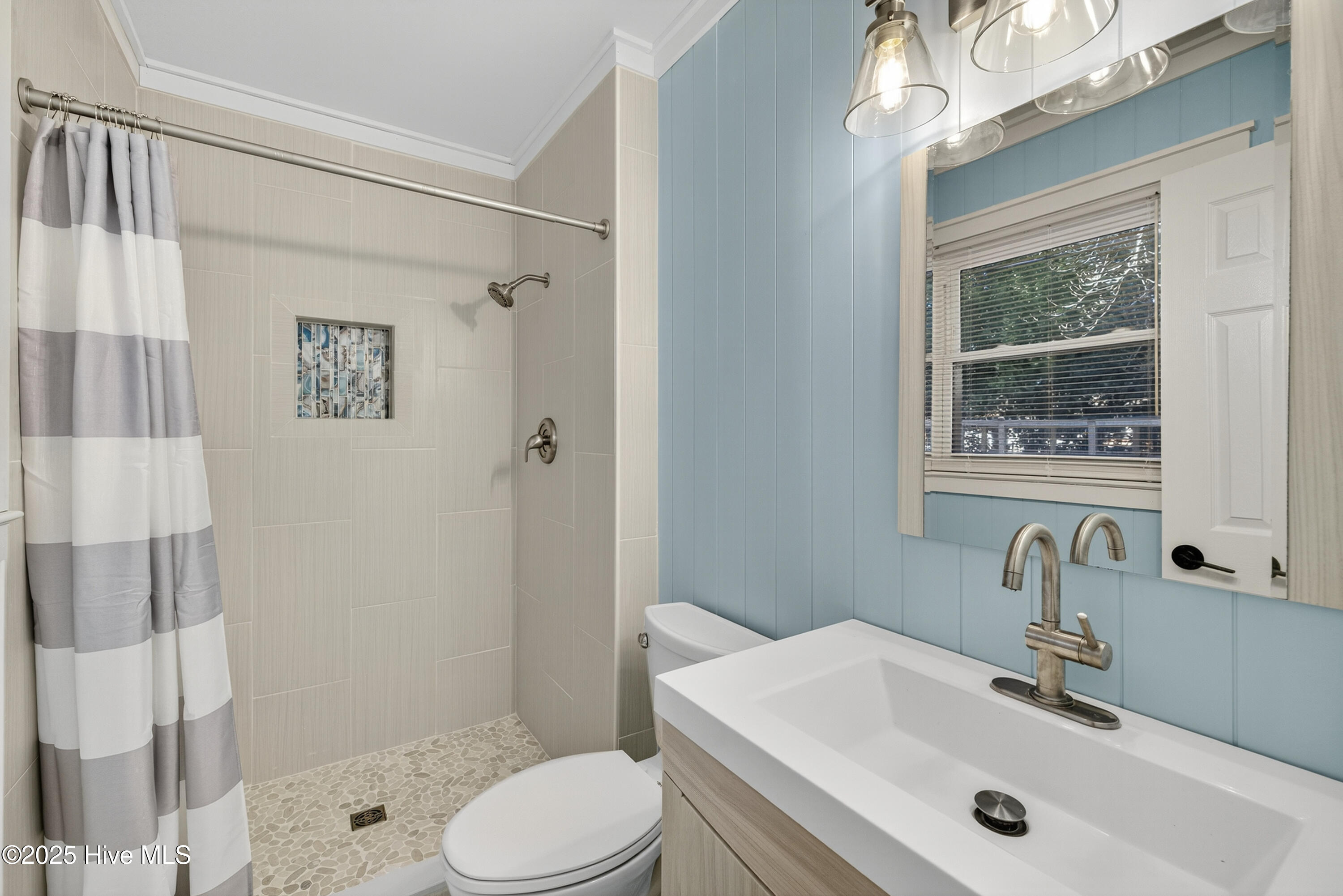 100541302 | Photo 32