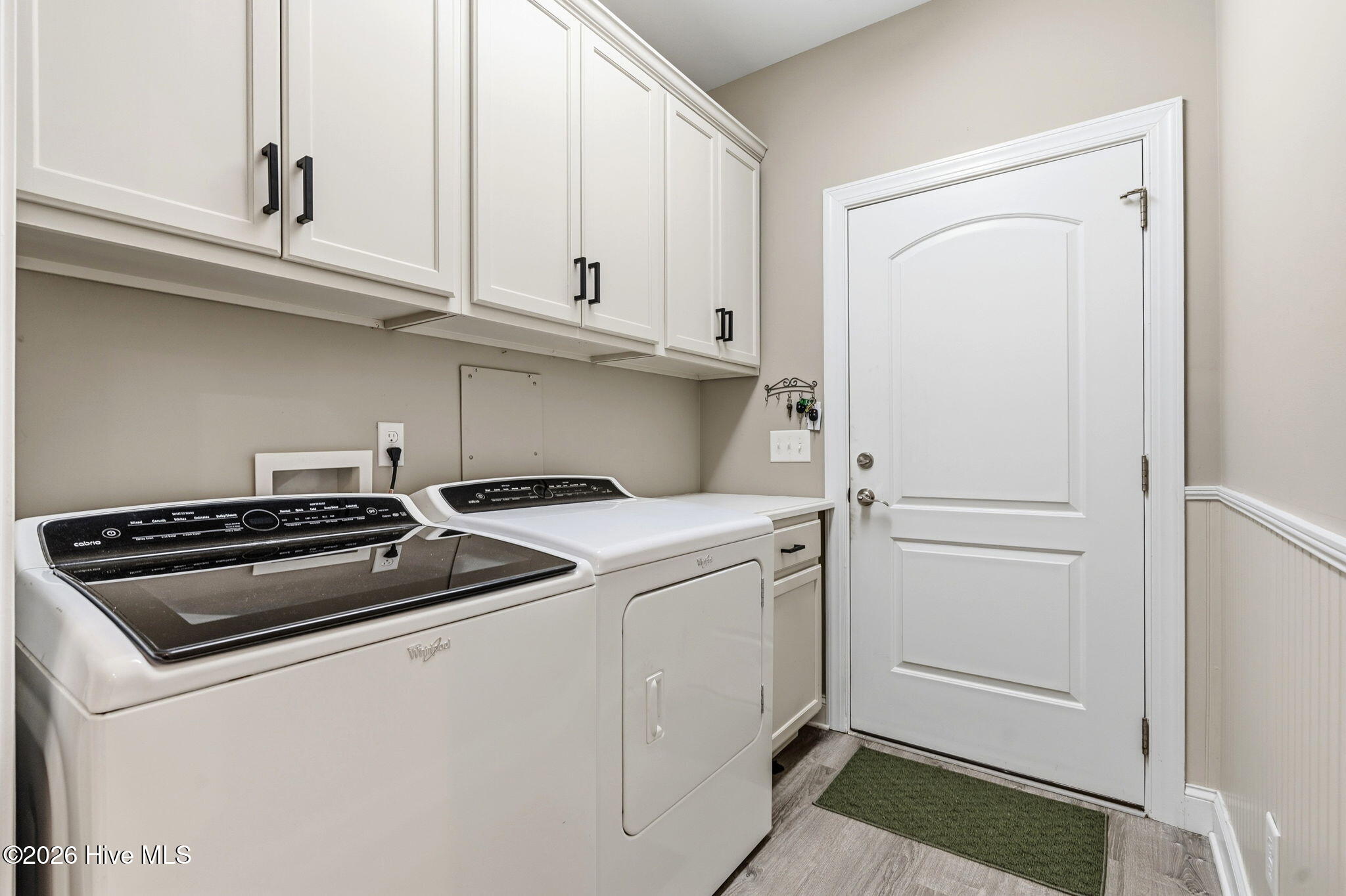 100560327 | Photo 28