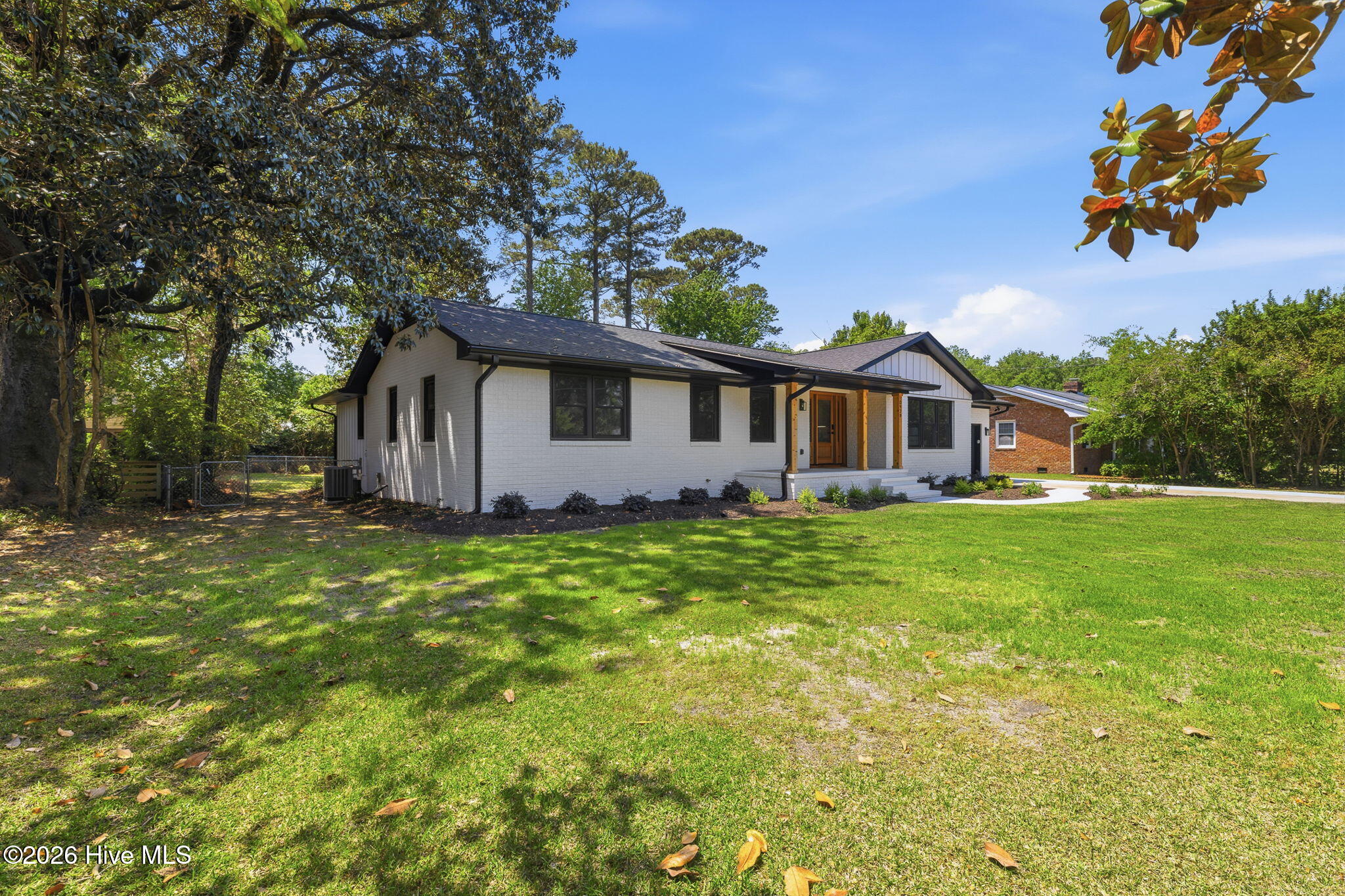 100569769 | Photo 71