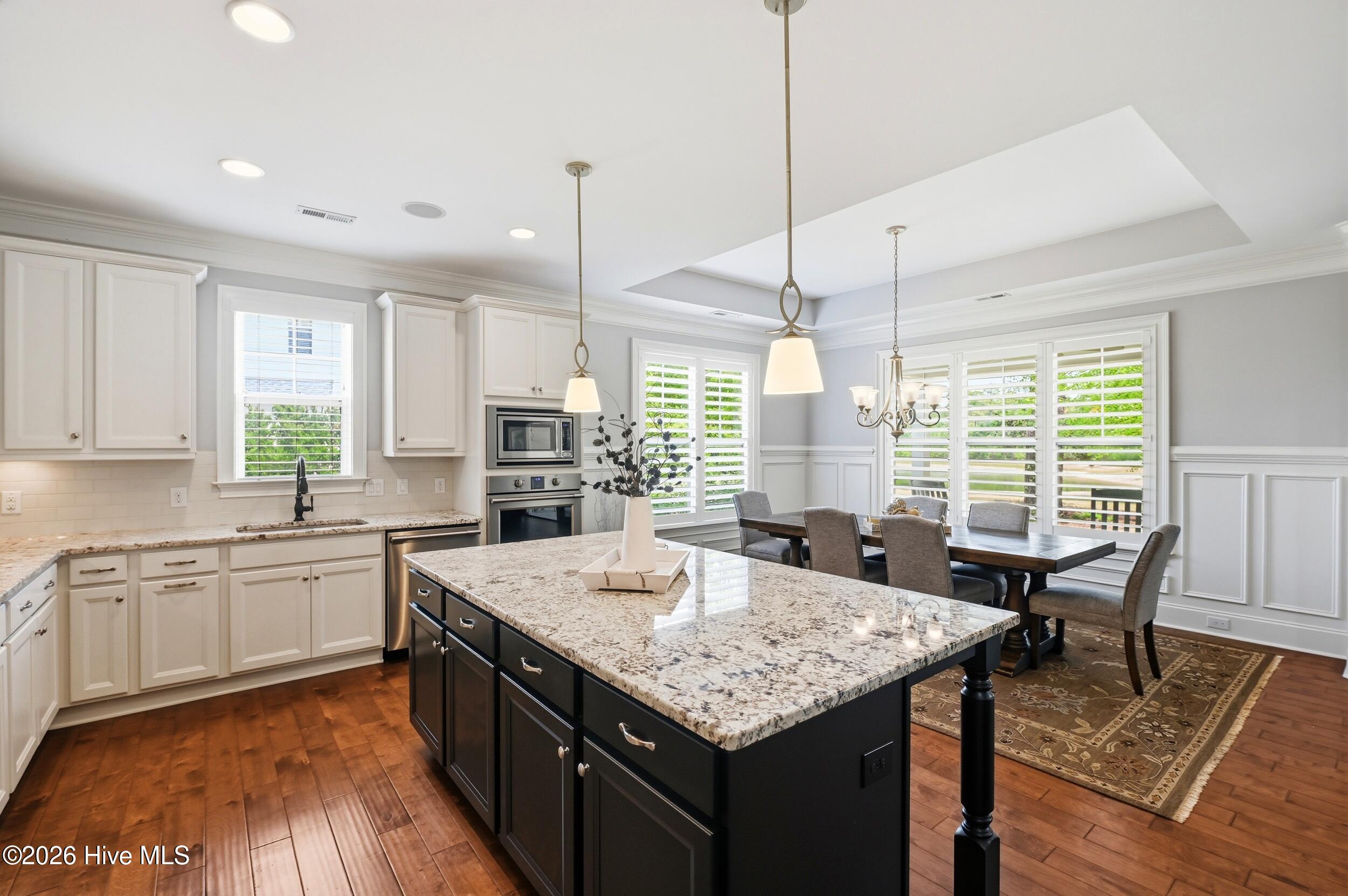 100567855 | Photo 23