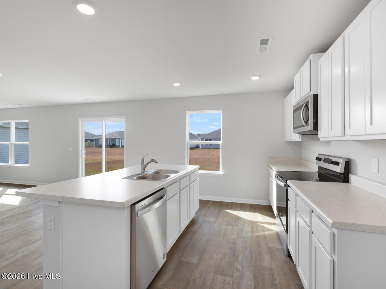 100563420 | Photo 26