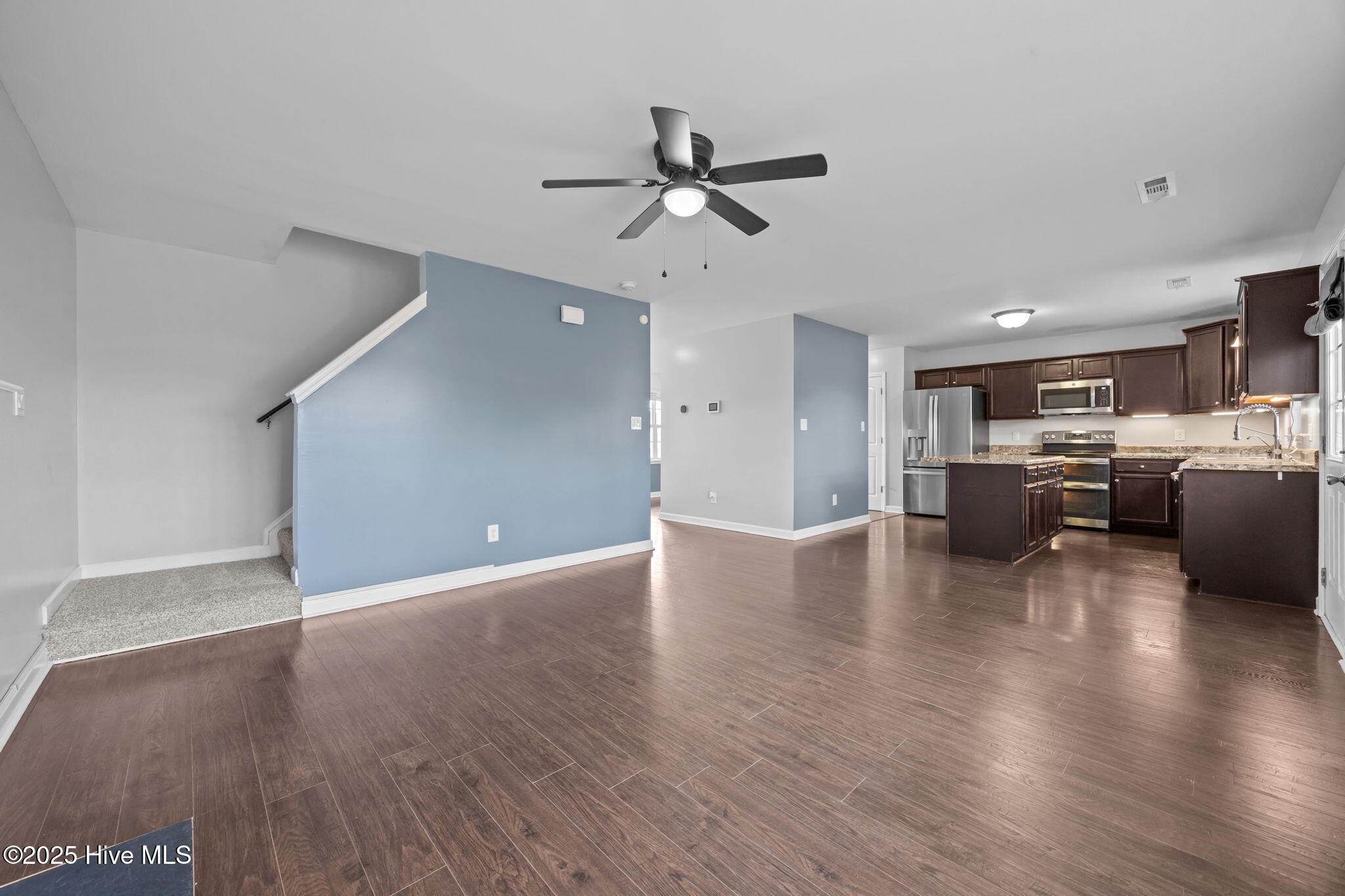 100542971 | Photo 18