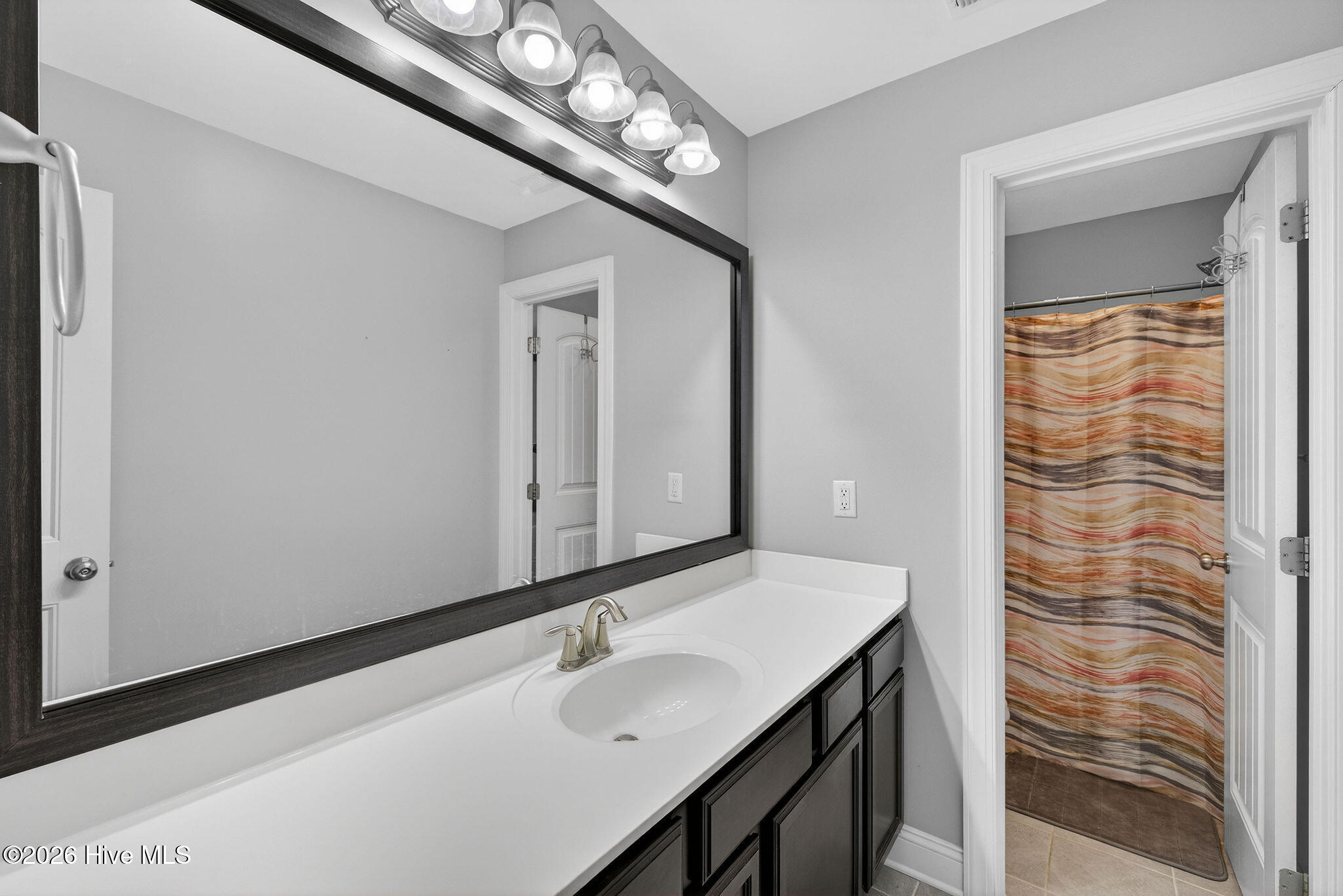 100557358 | Photo 21