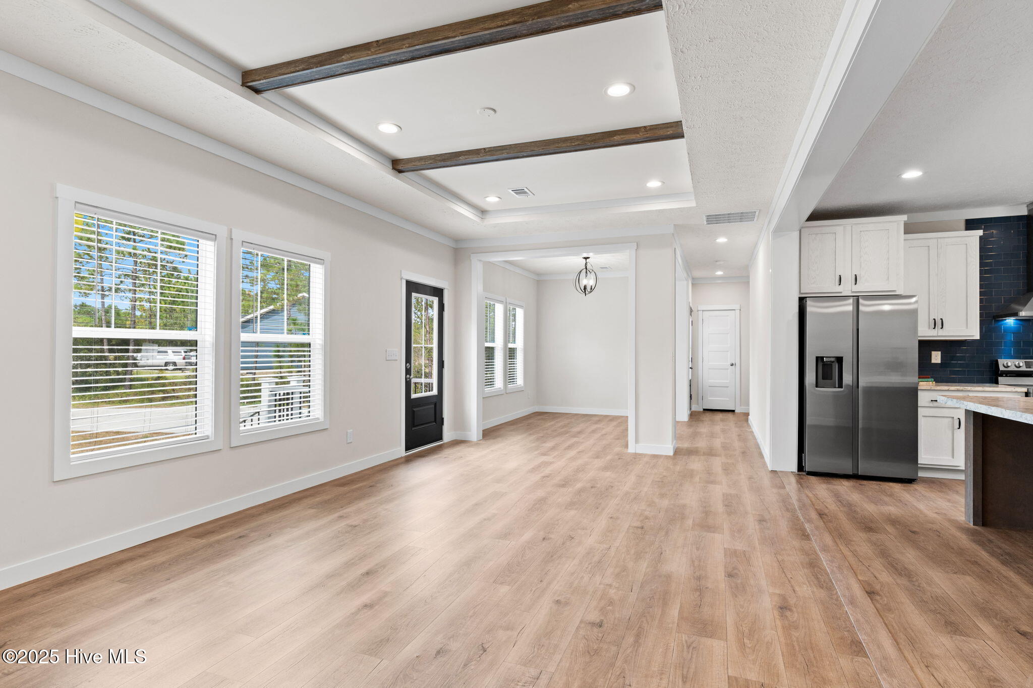 100558288 | Photo 17