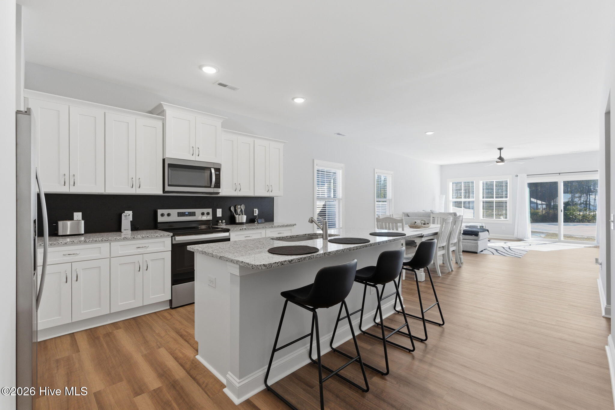 100554618 | Photo 23