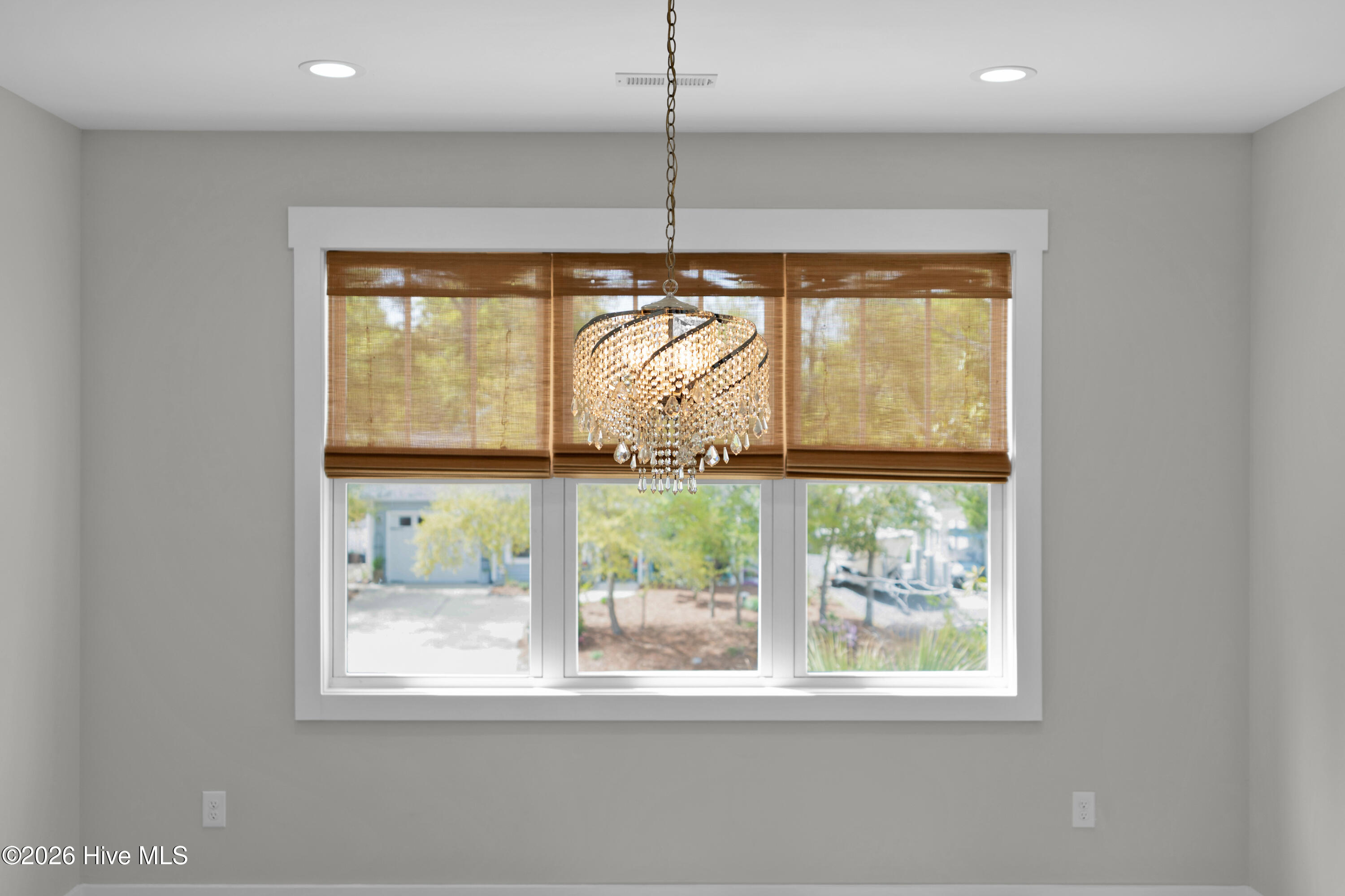 100565490 | Photo 44