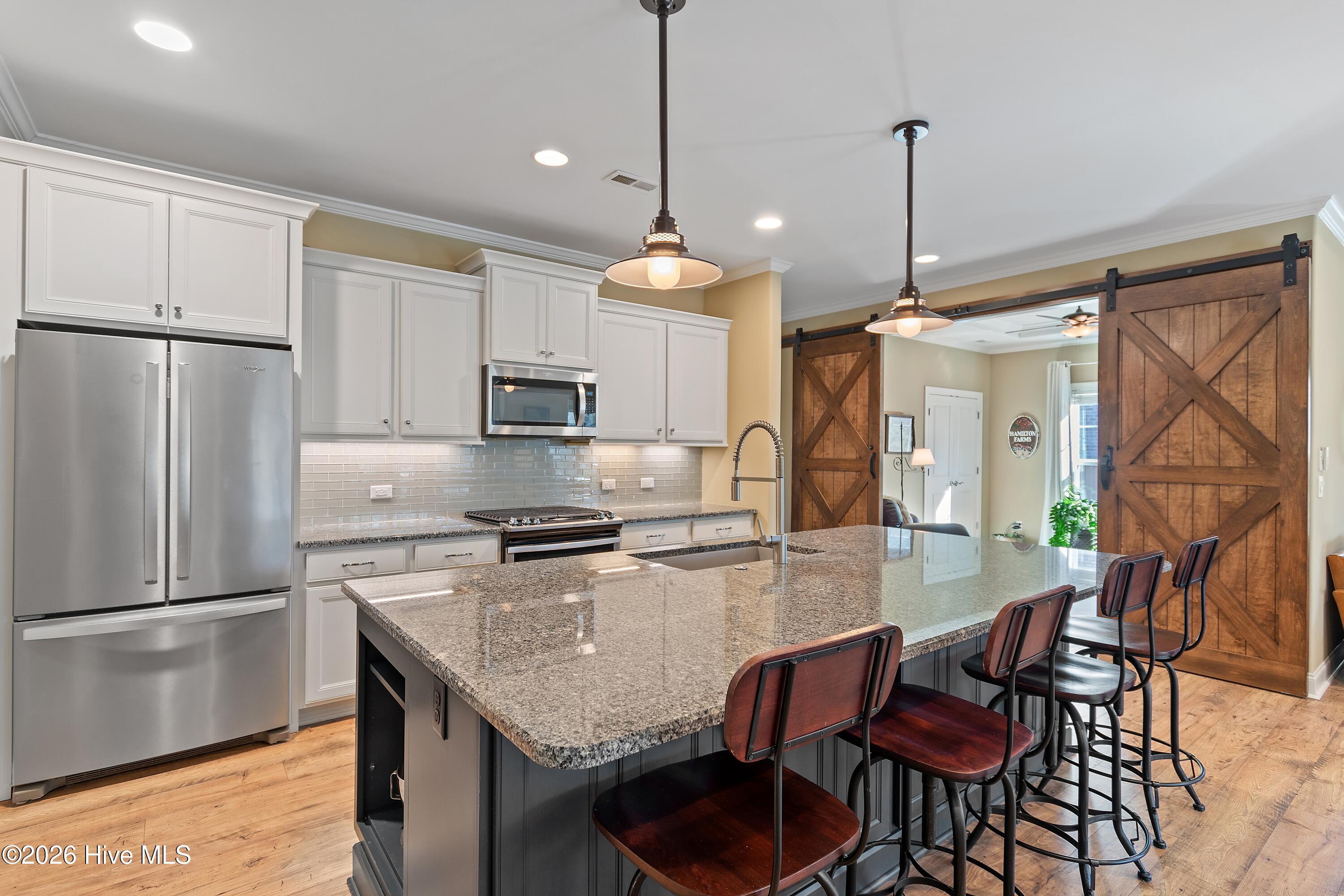 100558419 | Photo 13