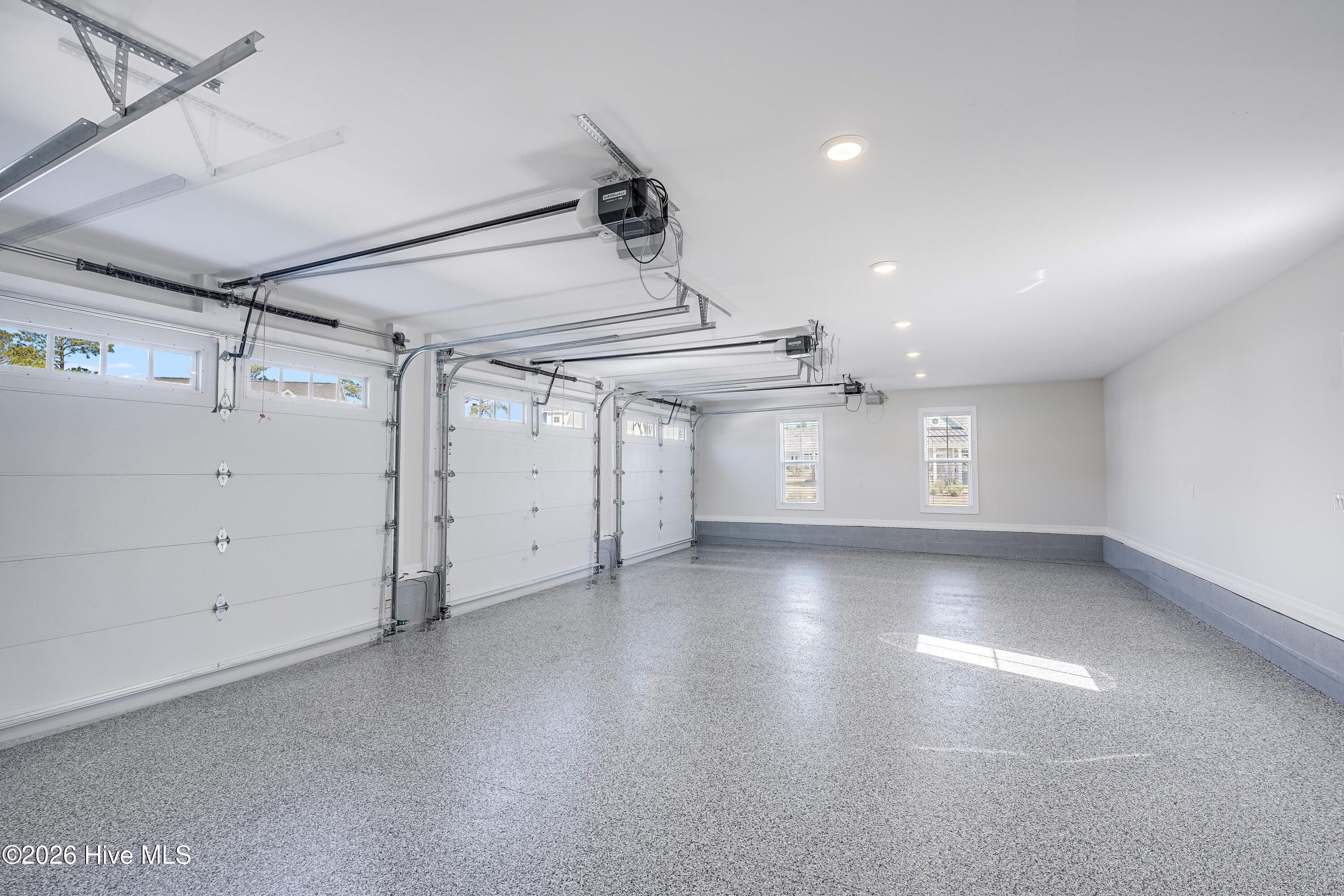 100564282 | Photo 44