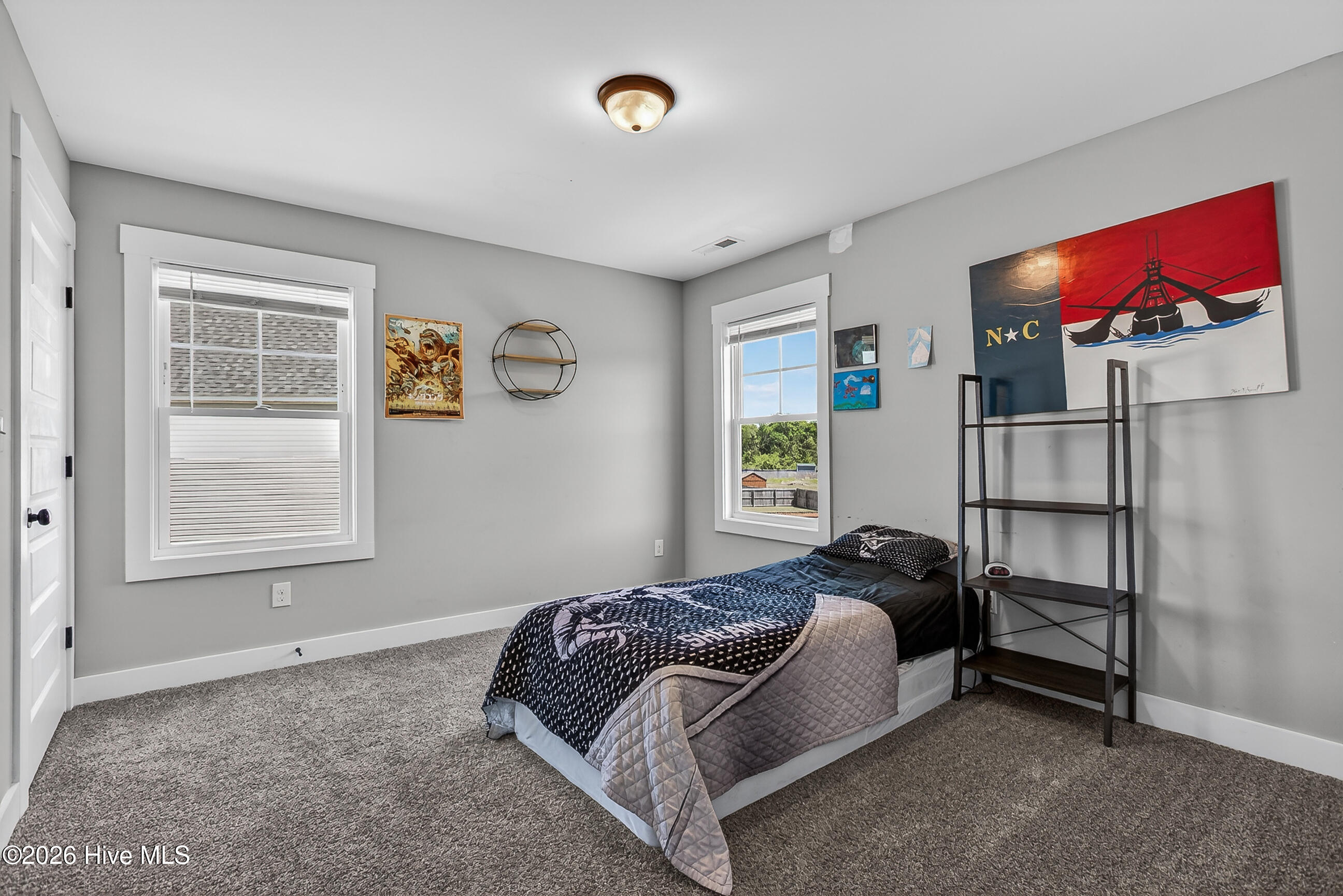 100569243 | Photo 24