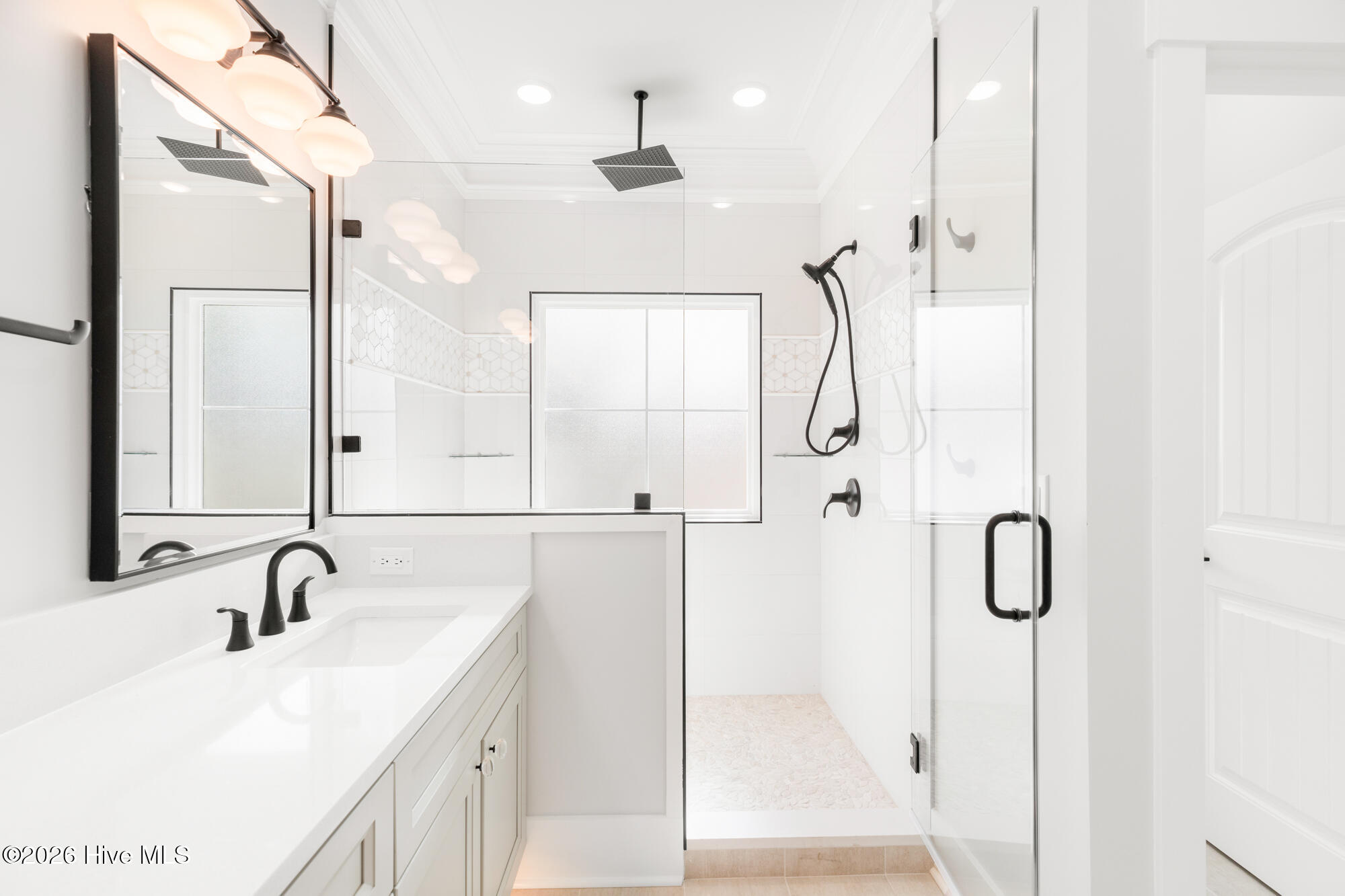 100516675 | Photo 43