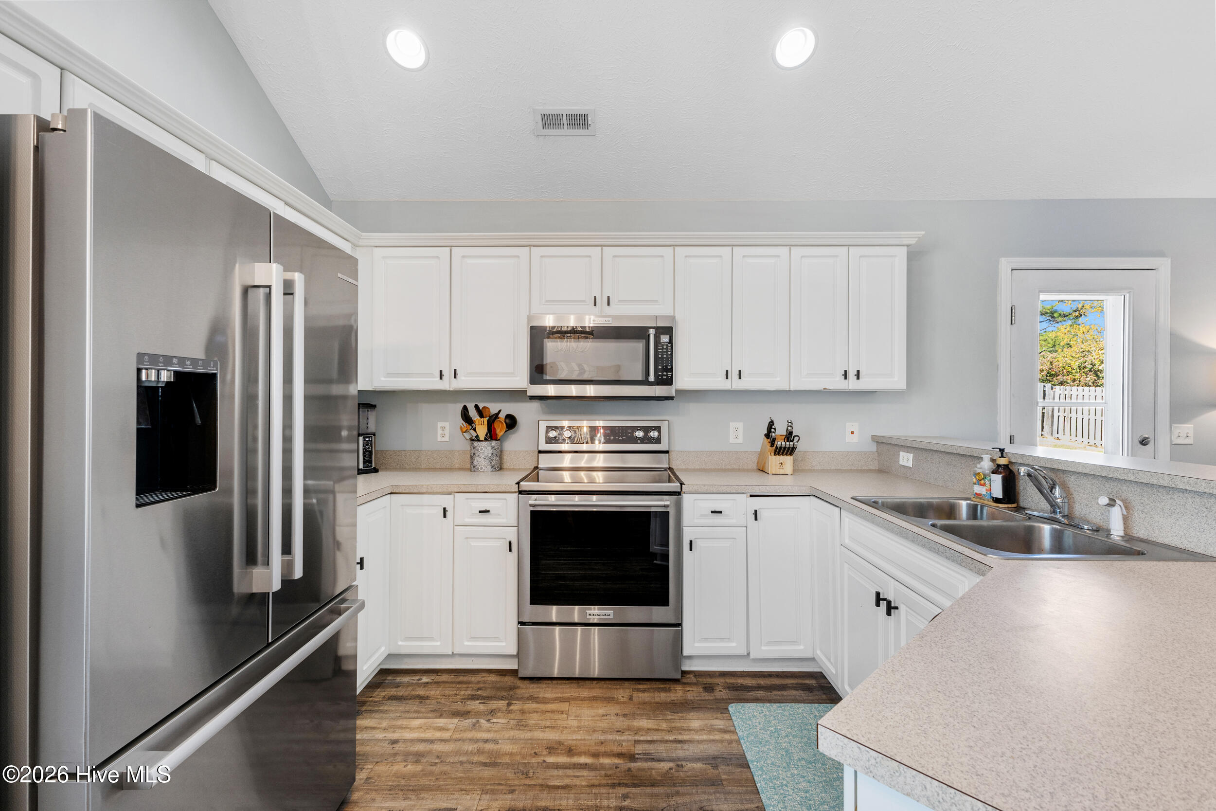 100564970 | Photo 12