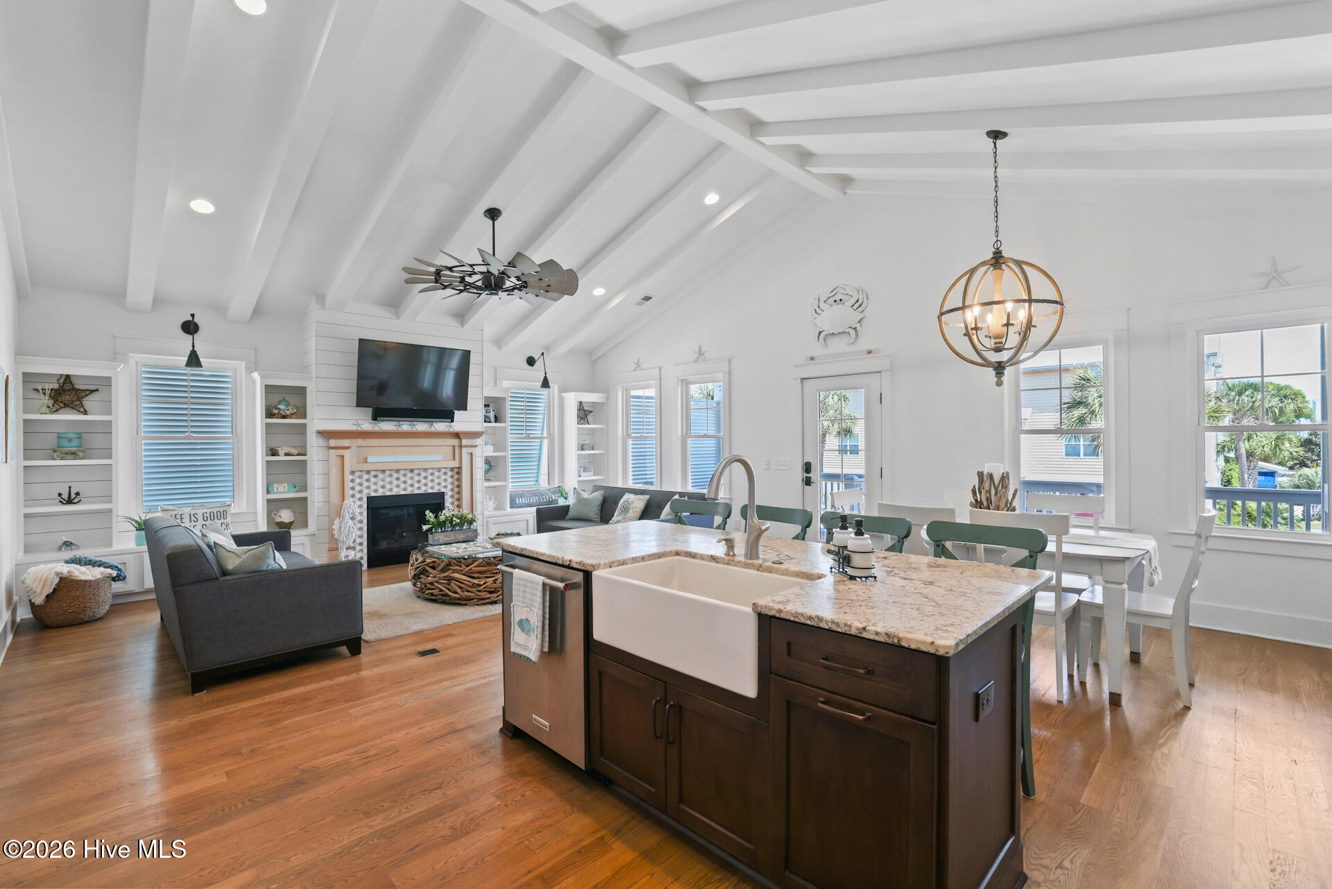 100567174 | Photo 14