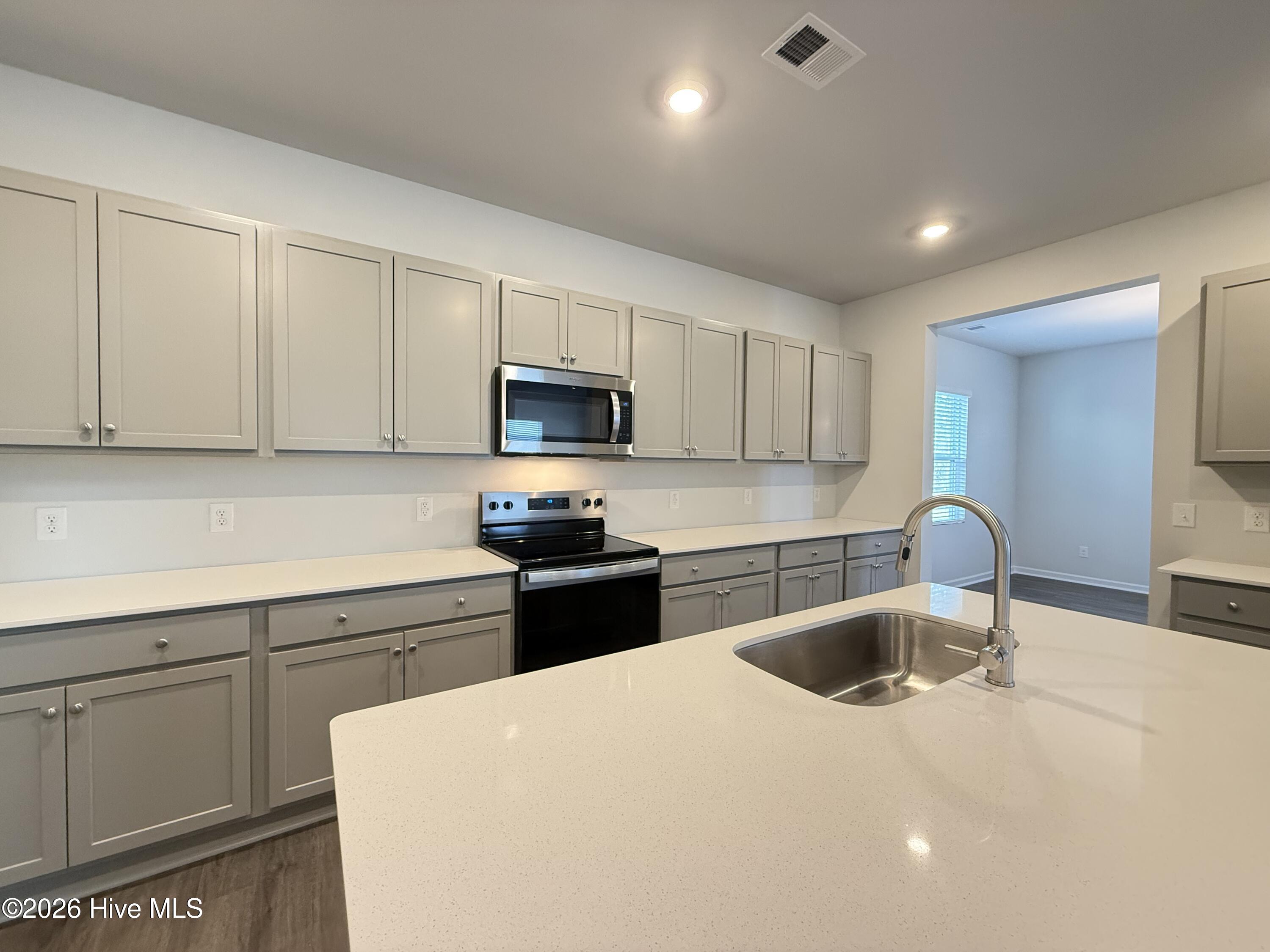 100526305 | Photo 17