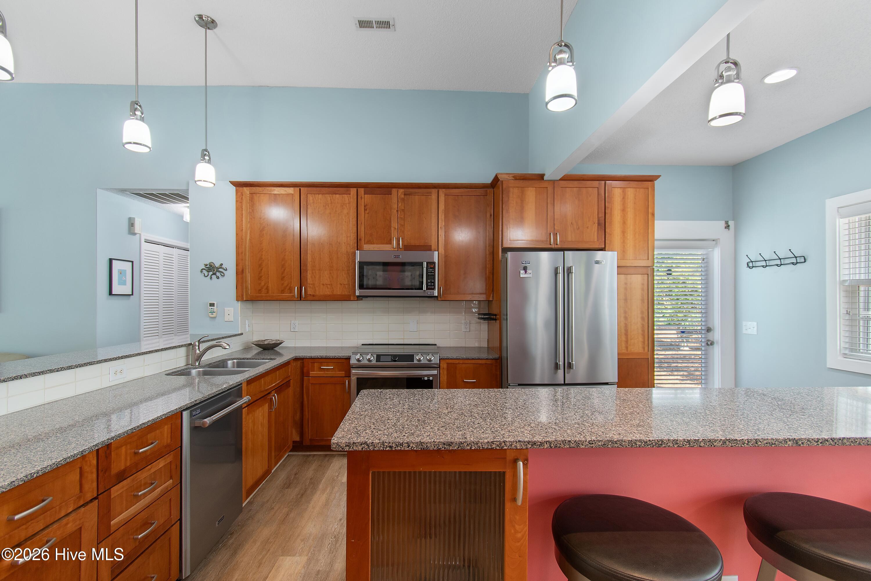 100570489 | Photo 31