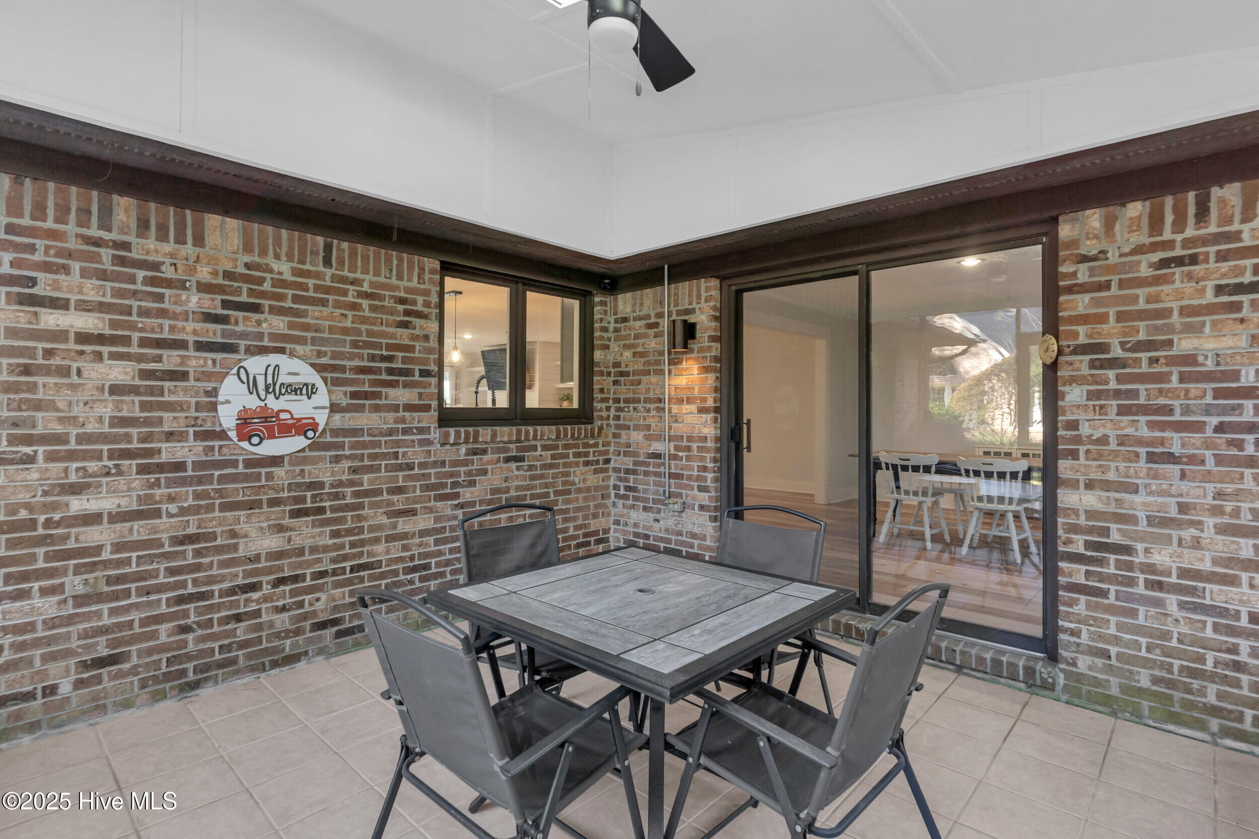 100538060 | Photo 30