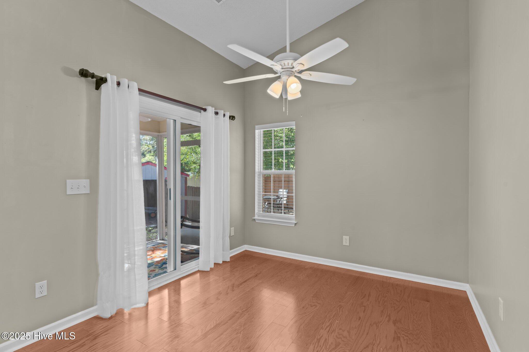 100505182 | Photo 12