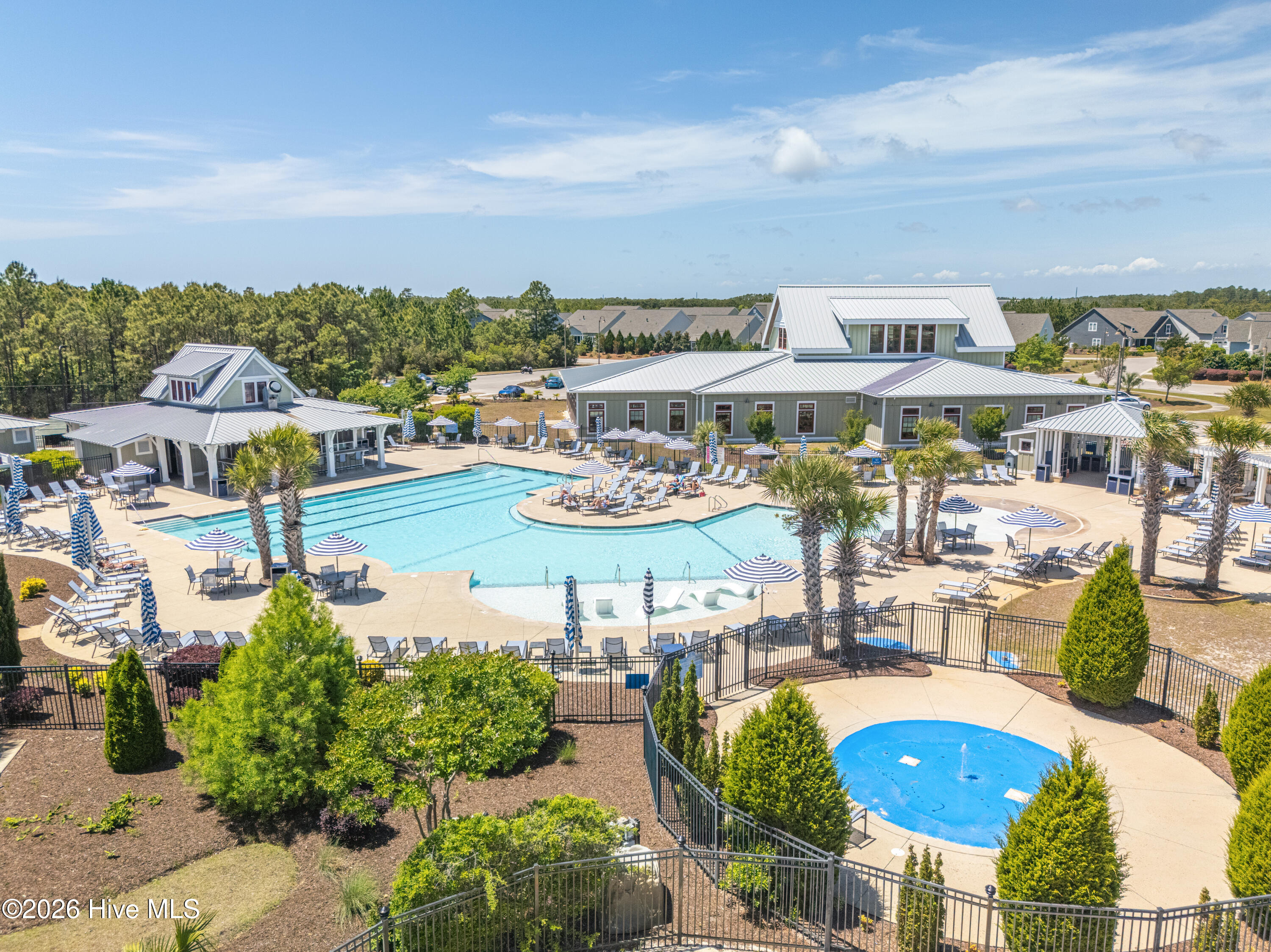 100560697 | Photo 96