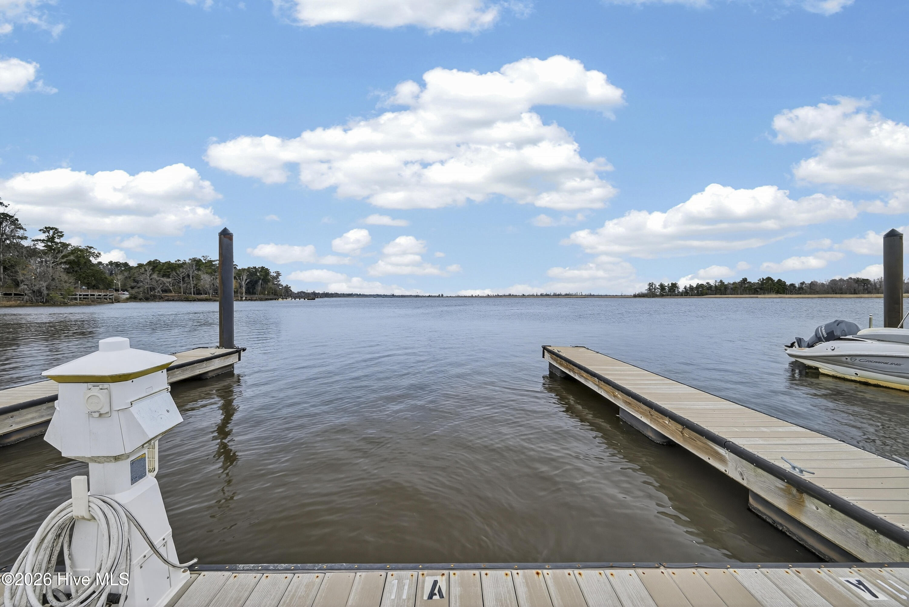 100558263 | Photo 44