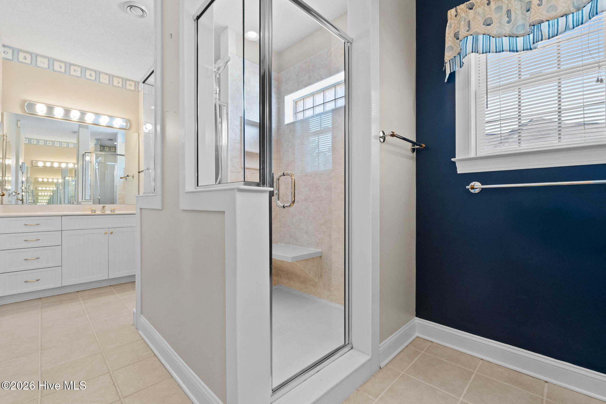 100567537 | Photo 43