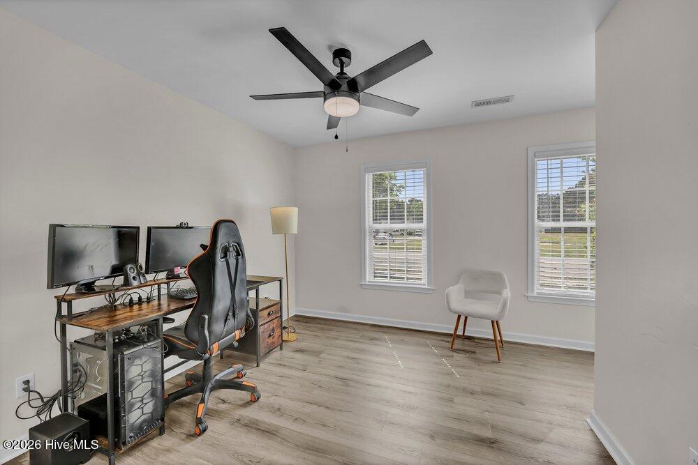 100570589 | Photo 19