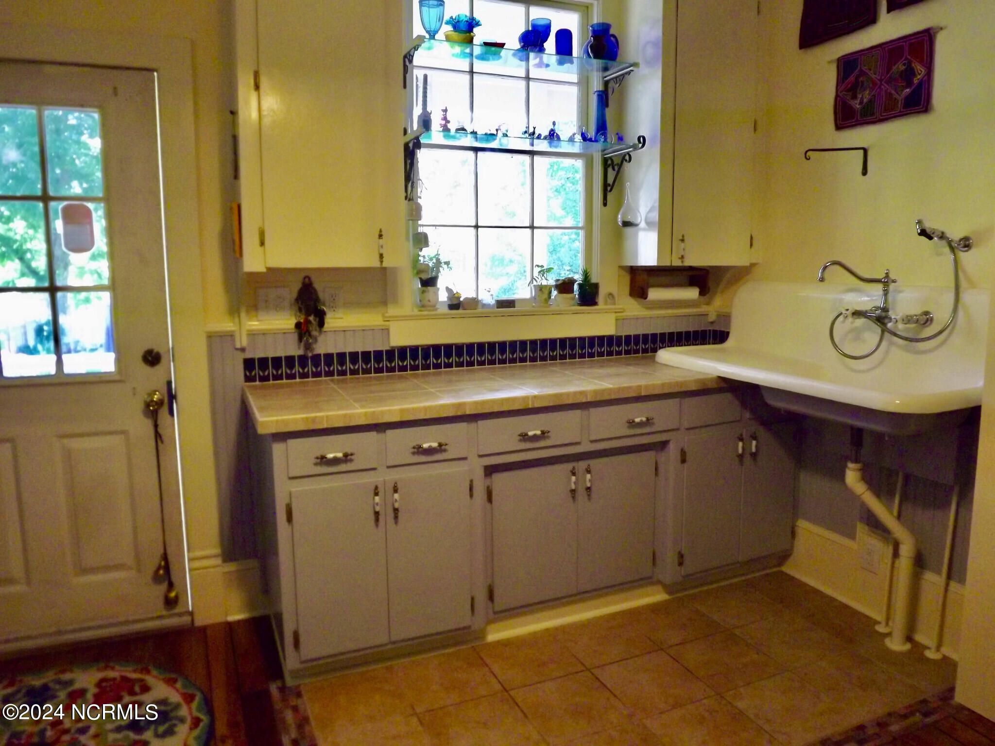 16) 49444-66f81cf065864