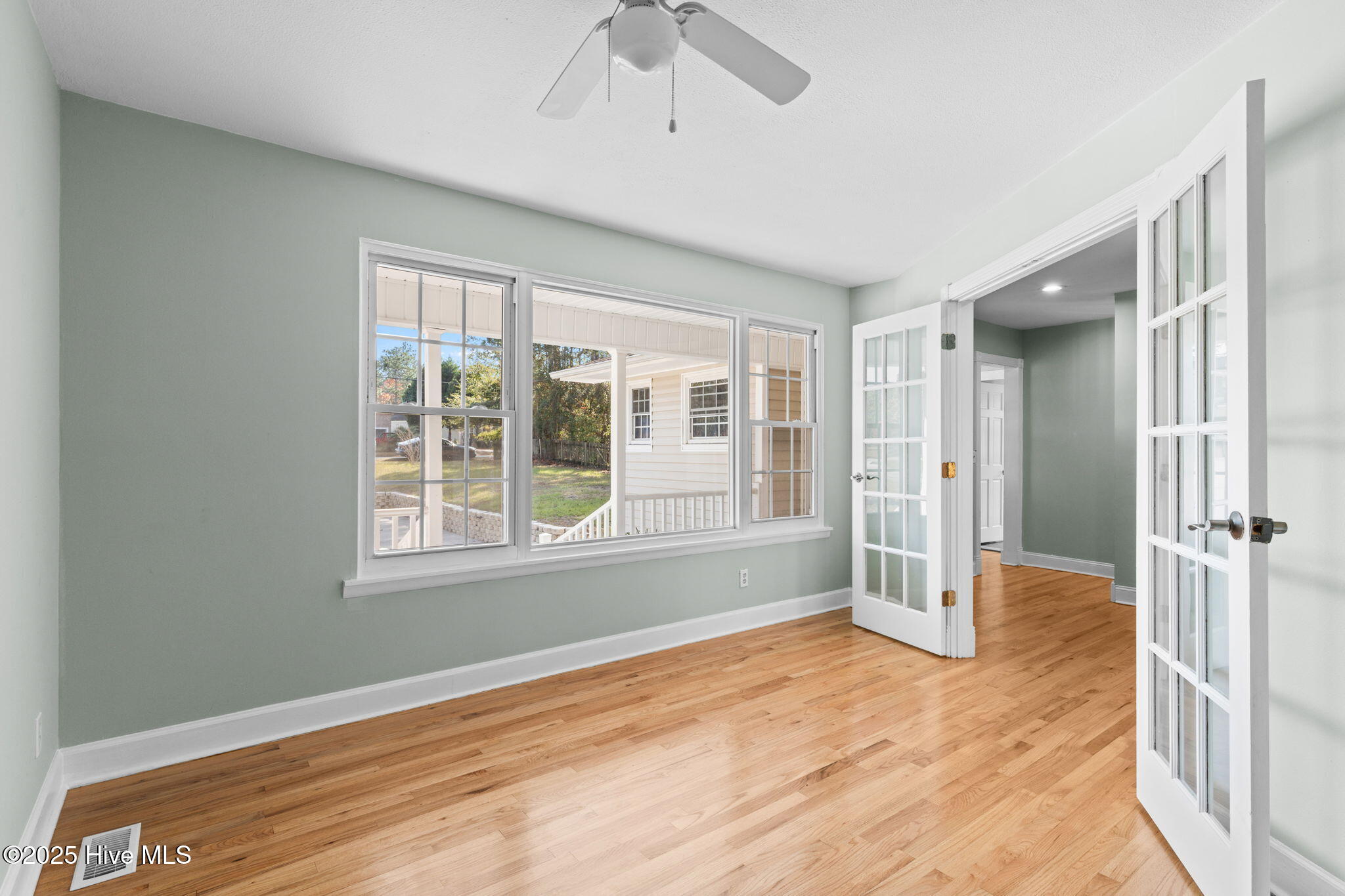 100543279 | Photo 15