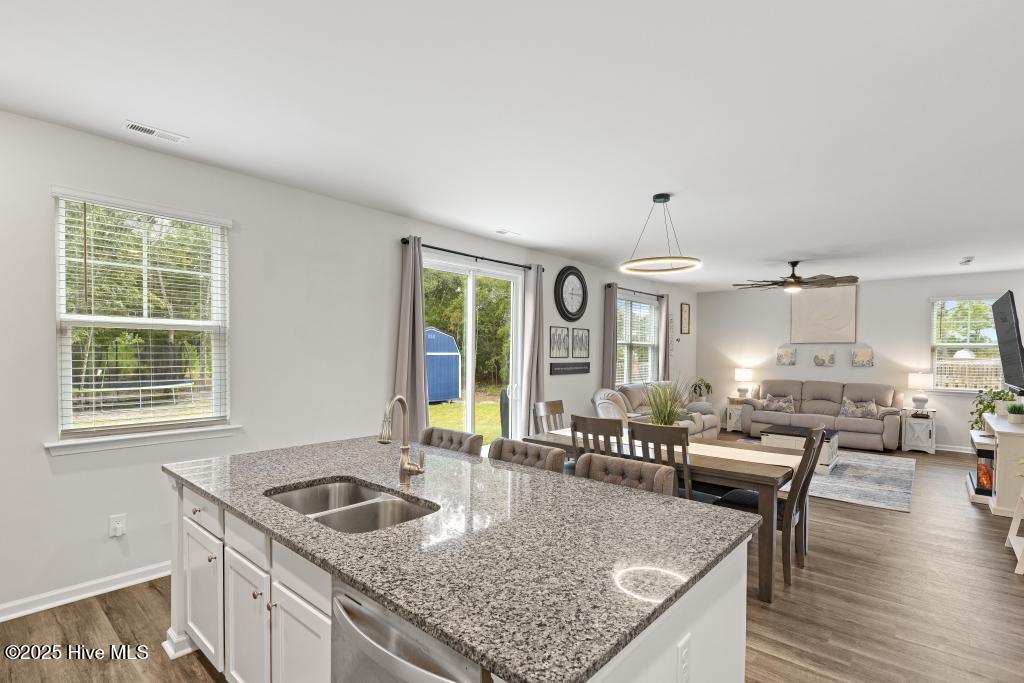 100536703 | Photo 15