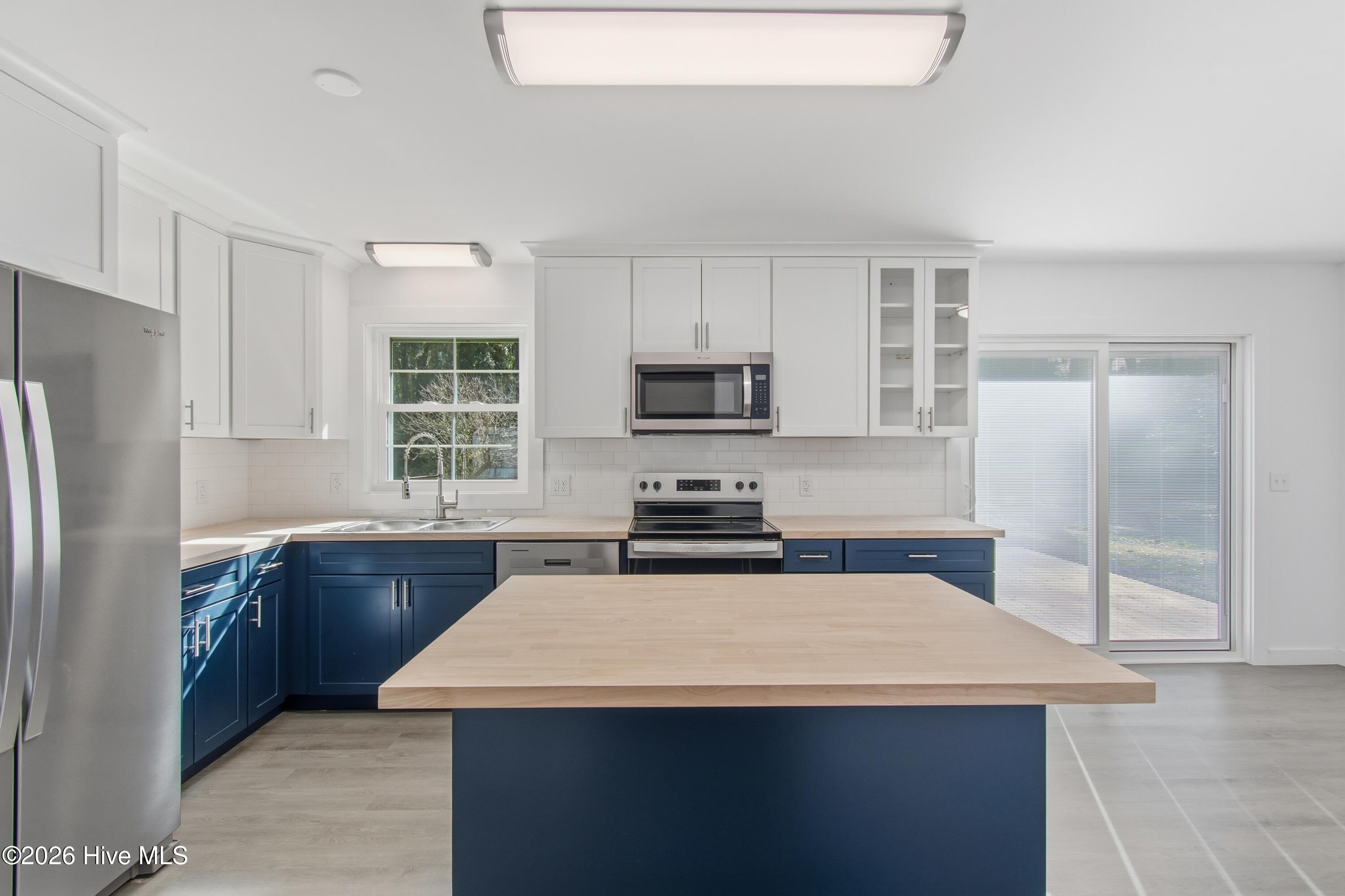 100550863 | Photo 13